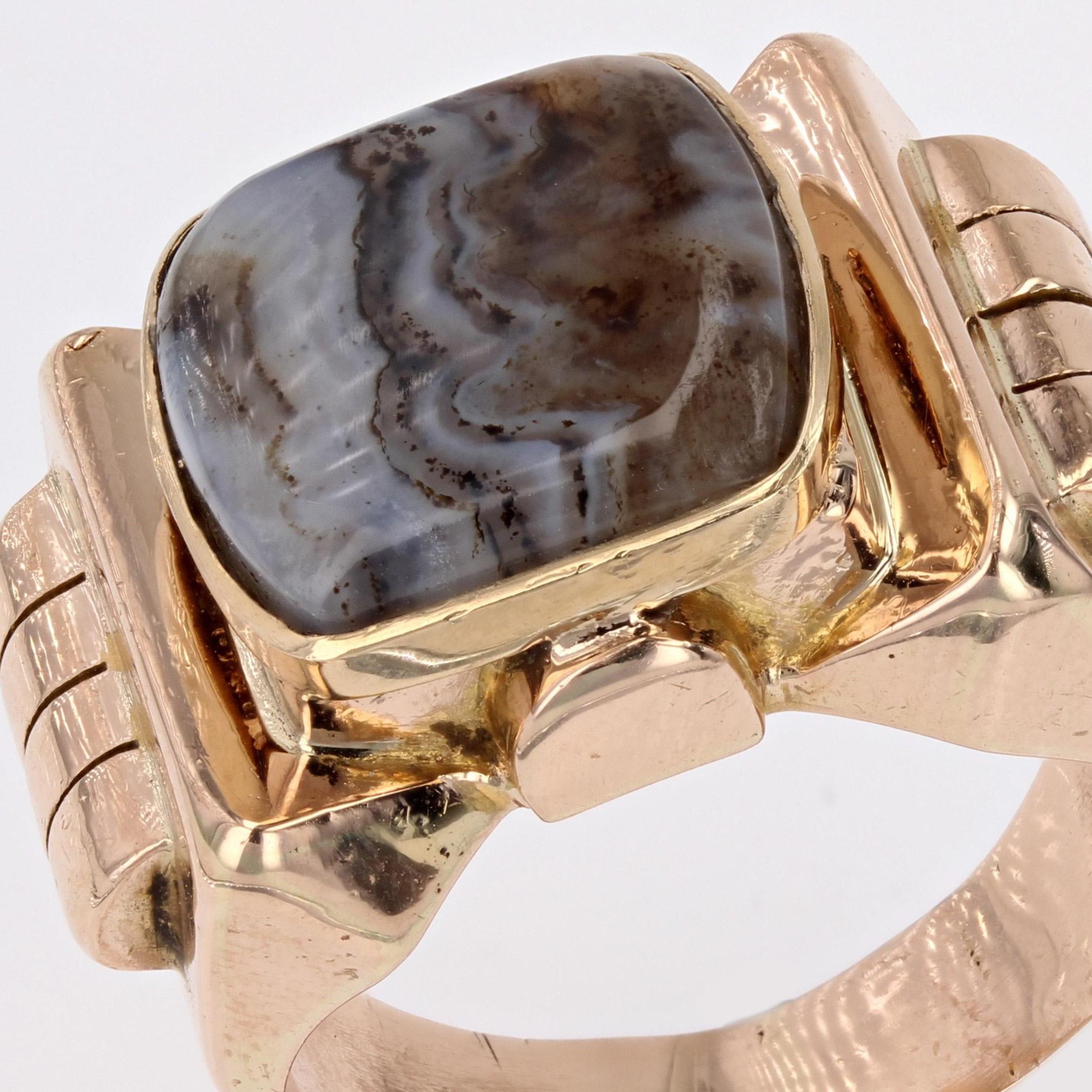 French 1935s Zoned Agate 18 Karat Yellow Gold Signet Ring For Sale 2