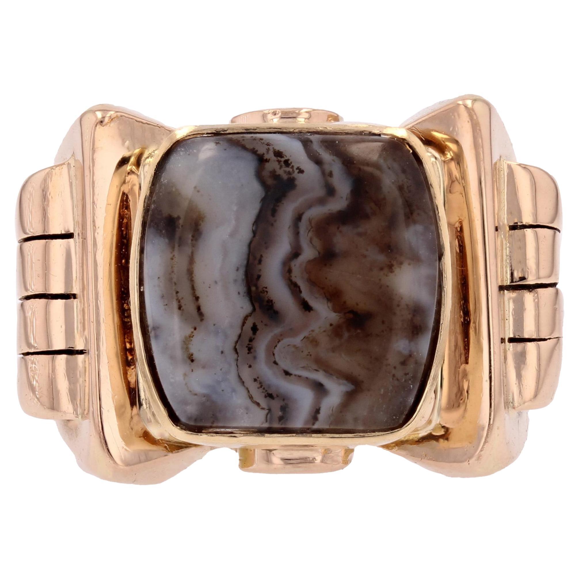 French 1935s Zoned Agate 18 Karat Yellow Gold Signet Ring