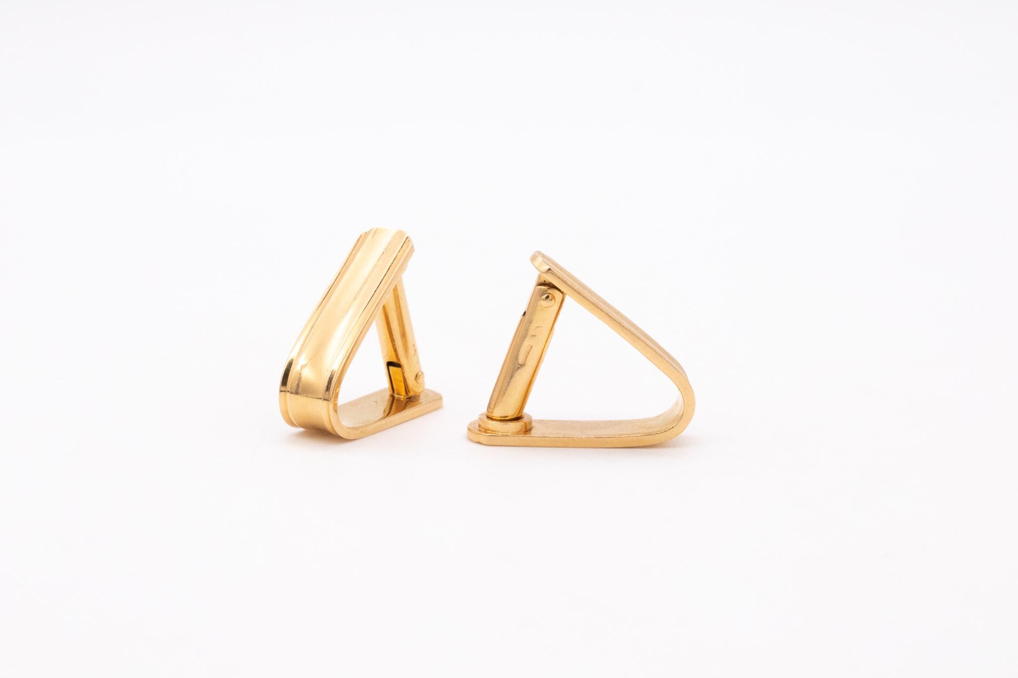 French 1940 Geometric Stirrup Cufflinks in Solid 18Kt Yellow Gold For Sale 2