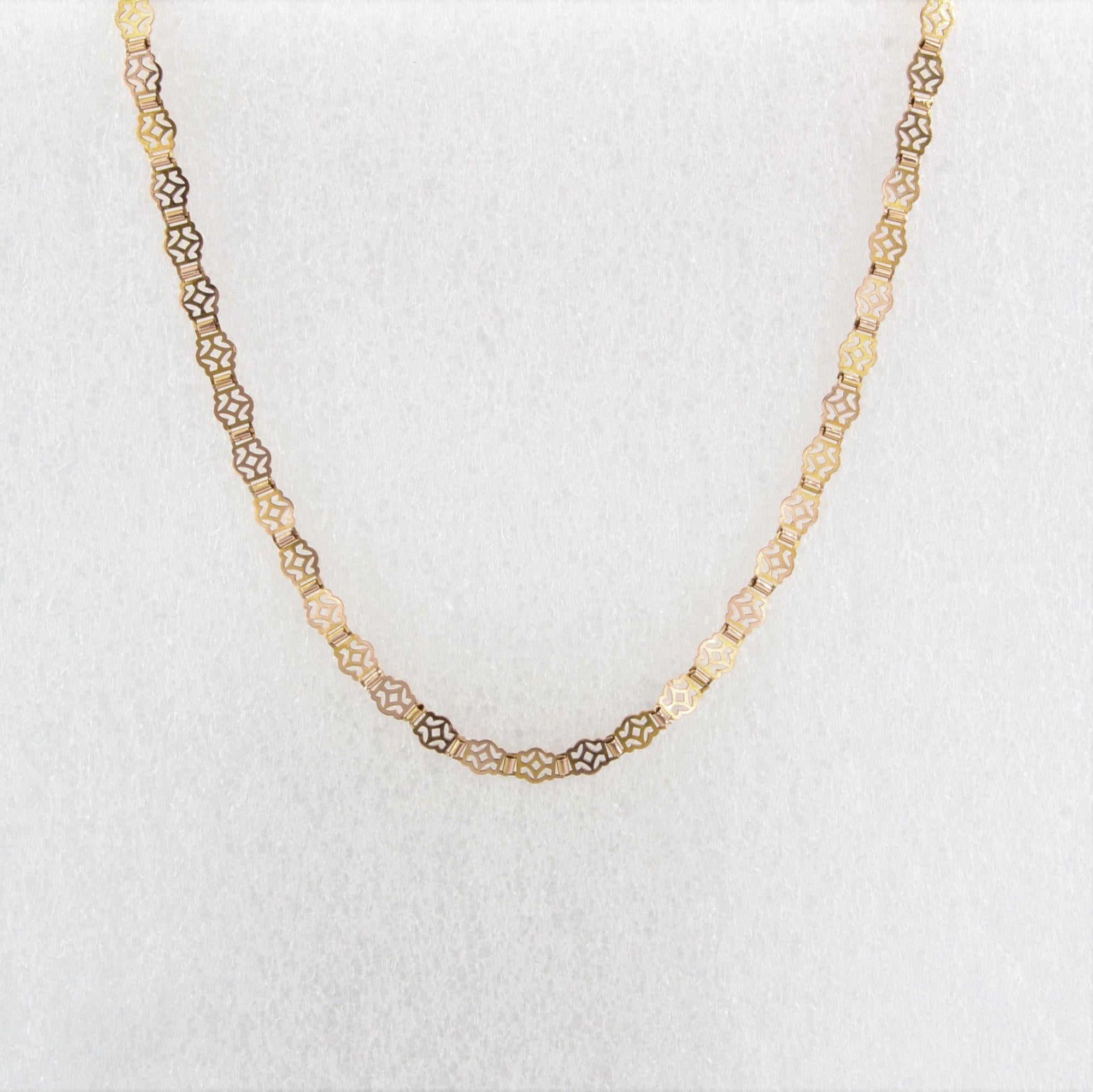 French 1940s 18 Karat Rose Gold Openwork Articulated Pattern Necklace For Sale 1