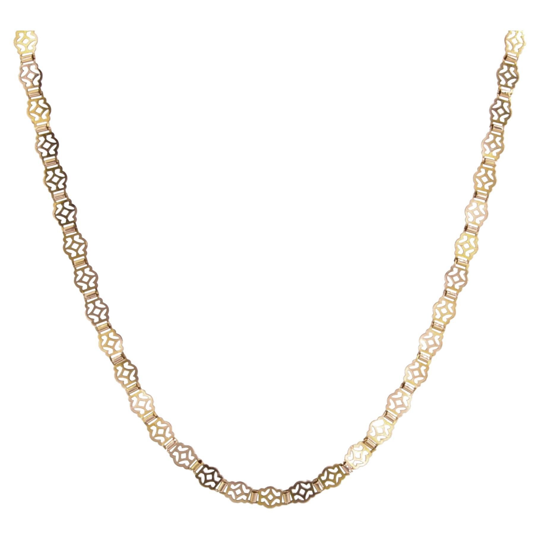 French 1940s 18 Karat Rose Gold Openwork Articulated Pattern Necklace For Sale