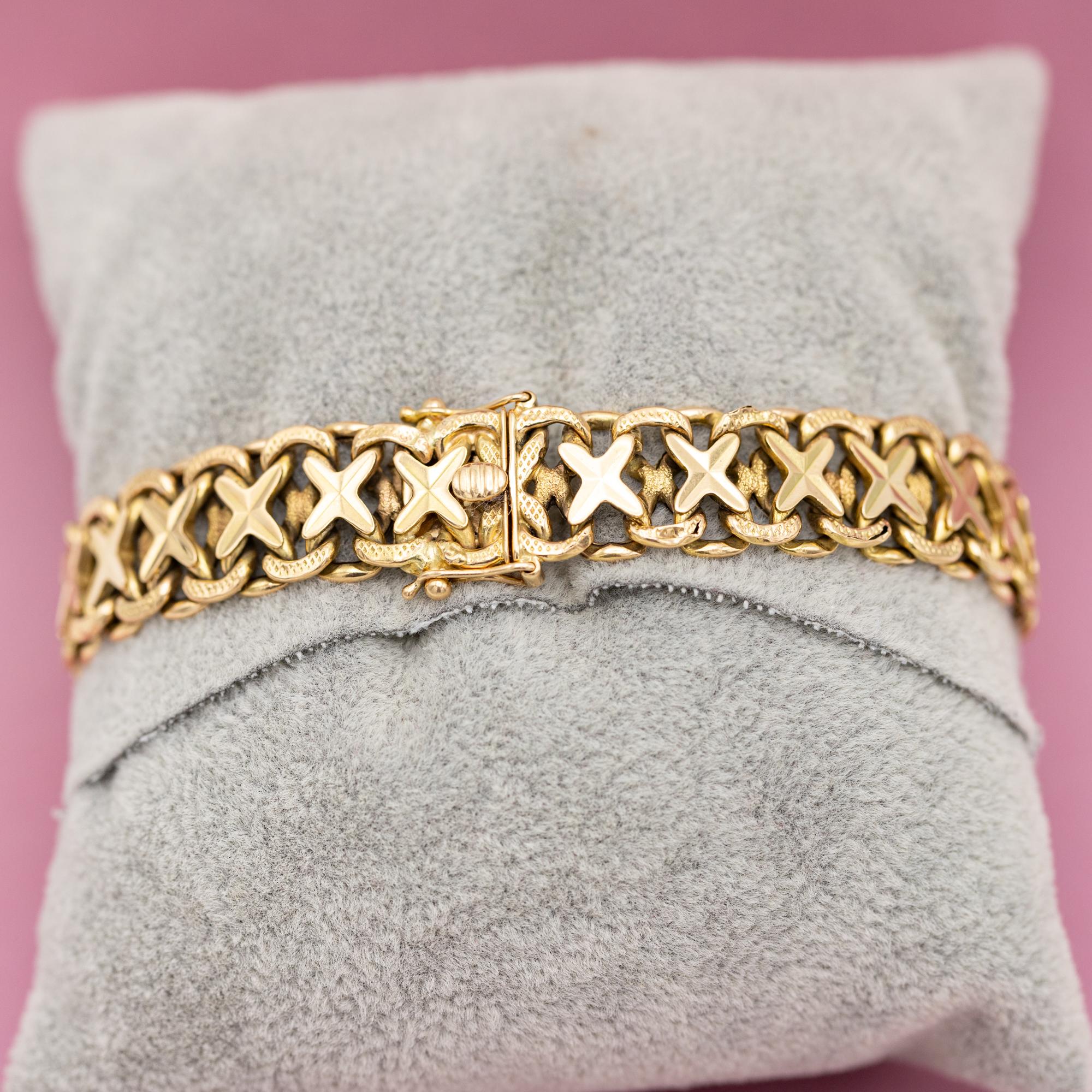 French 1940's 18k gold bracelet, wide mesh links, Flat retro bracelet For Sale 7