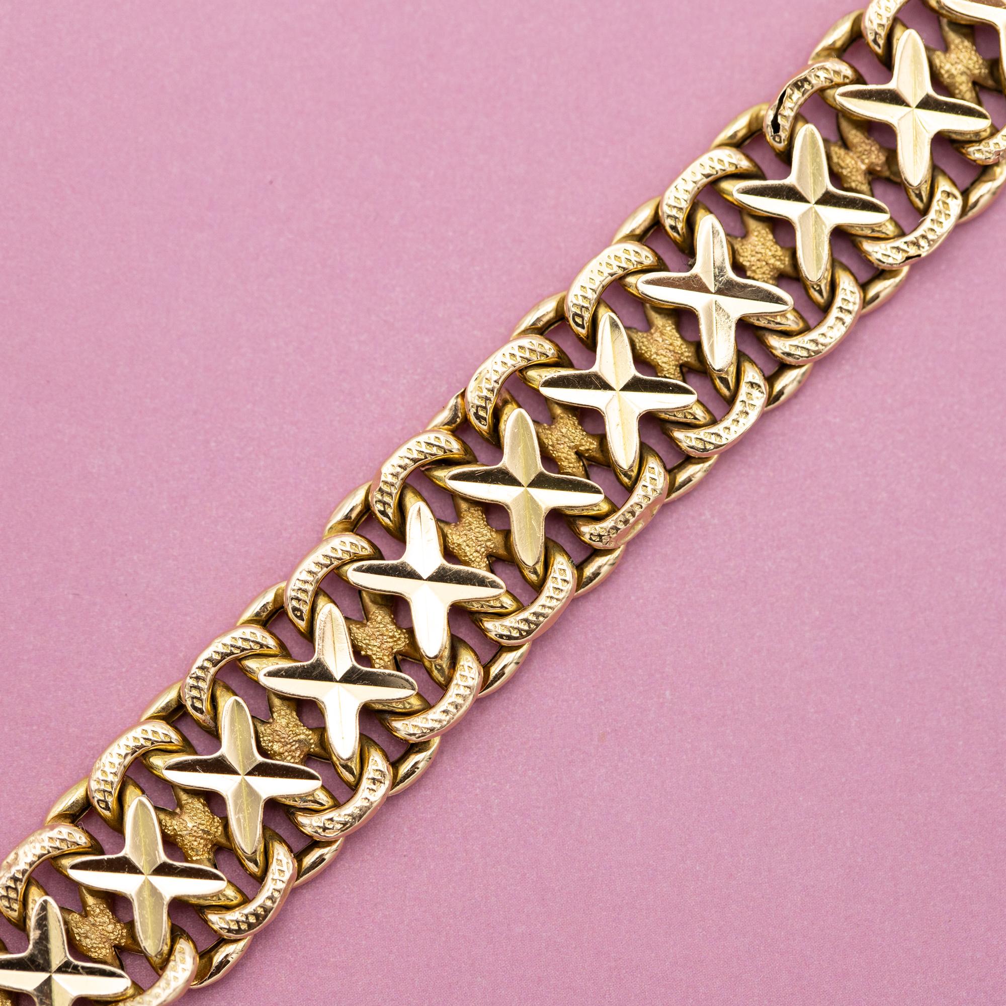 French 1940's 18k gold bracelet, wide mesh links, Flat retro bracelet In Good Condition For Sale In Antwerp, BE