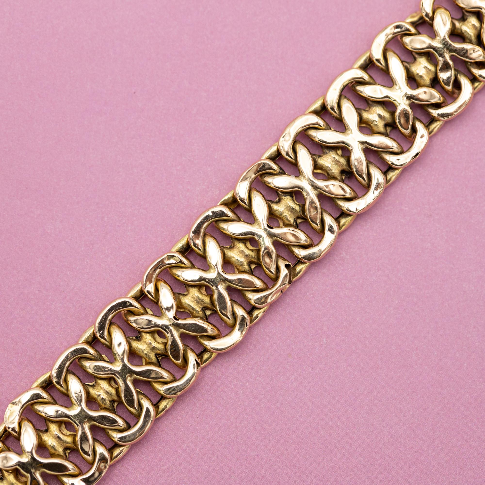 Women's or Men's French 1940's 18k gold bracelet, wide mesh links, Flat retro bracelet For Sale