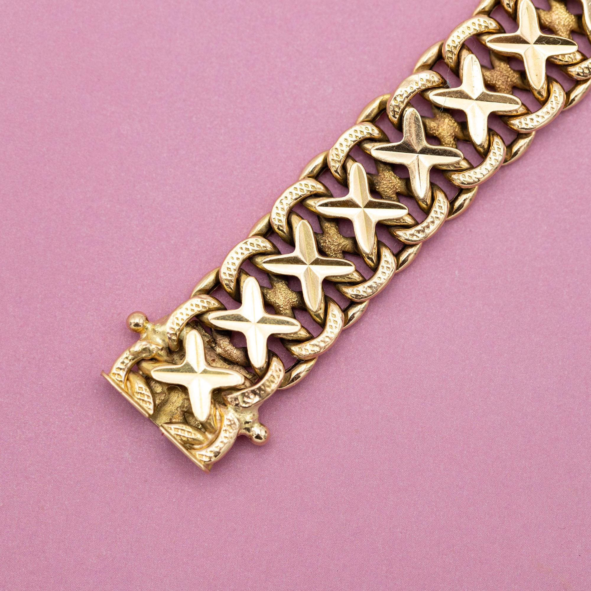 French 1940's 18k gold bracelet, wide mesh links, Flat retro bracelet For Sale 2