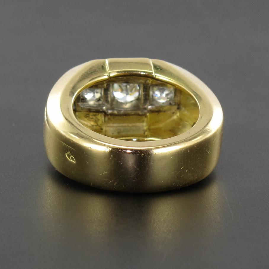 Anello francese degli anni '40 con 3 diamanti in oro giallo 18 carati in vendita 7