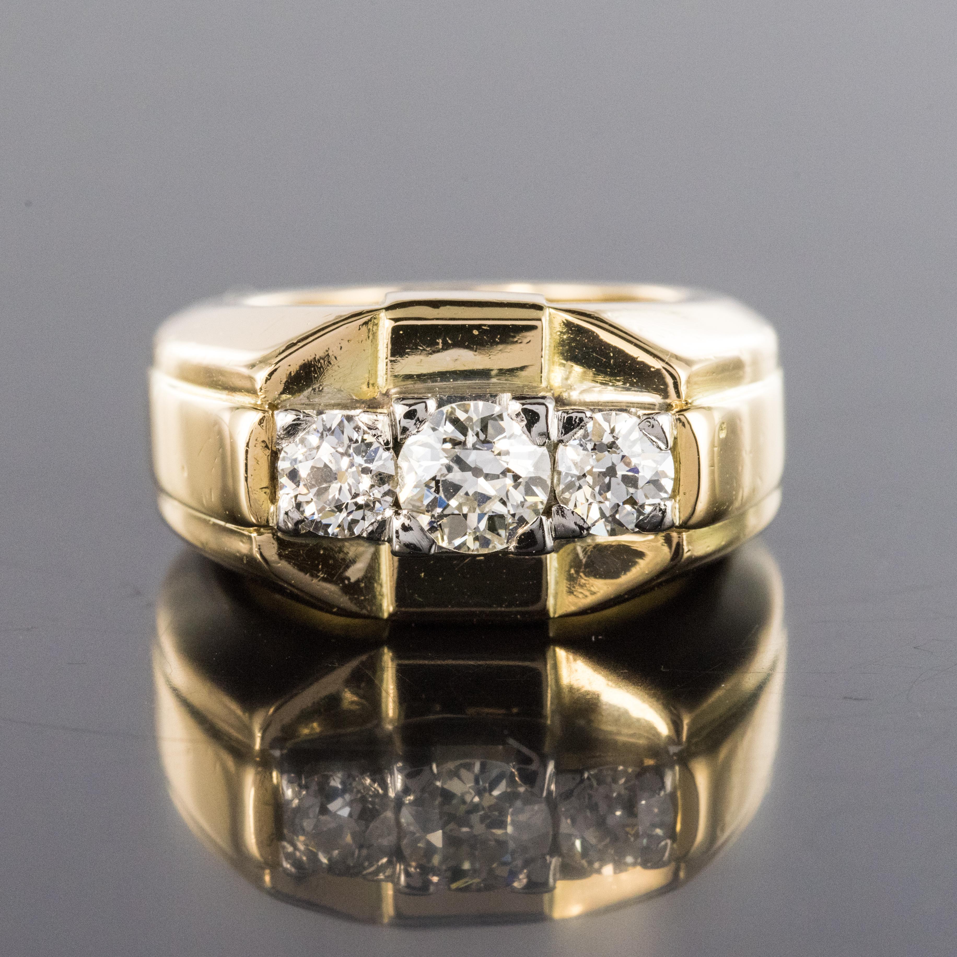 Anello francese degli anni '40 con 3 diamanti in oro giallo 18 carati In condizioni buone in vendita a Poitiers, FR