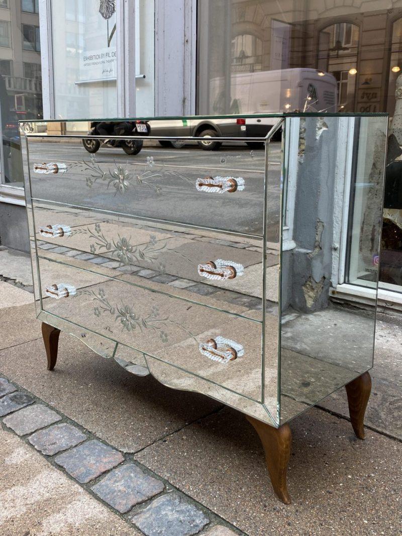 French 1940s-50s Stunning Mirrored Commode In Good Condition In Copenhagen K, DK
