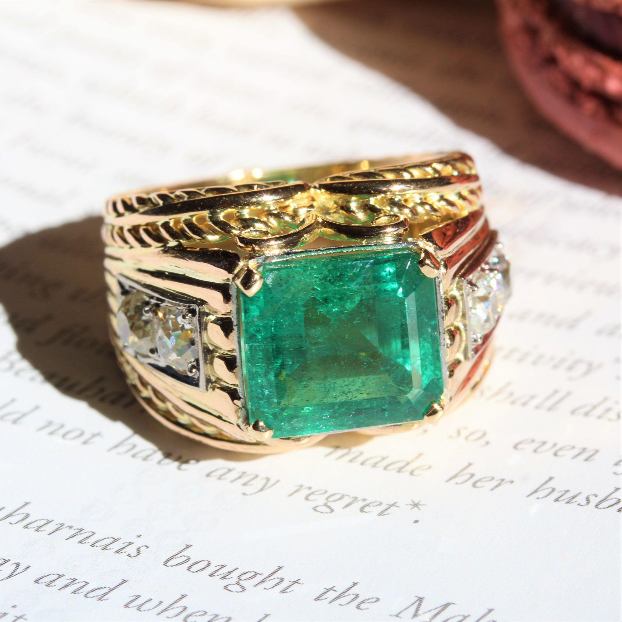 French, 1940s 6, 41 Carat Emerald Diamonds 18 Karat Yellow Gold Platinum Ring For Sale 3
