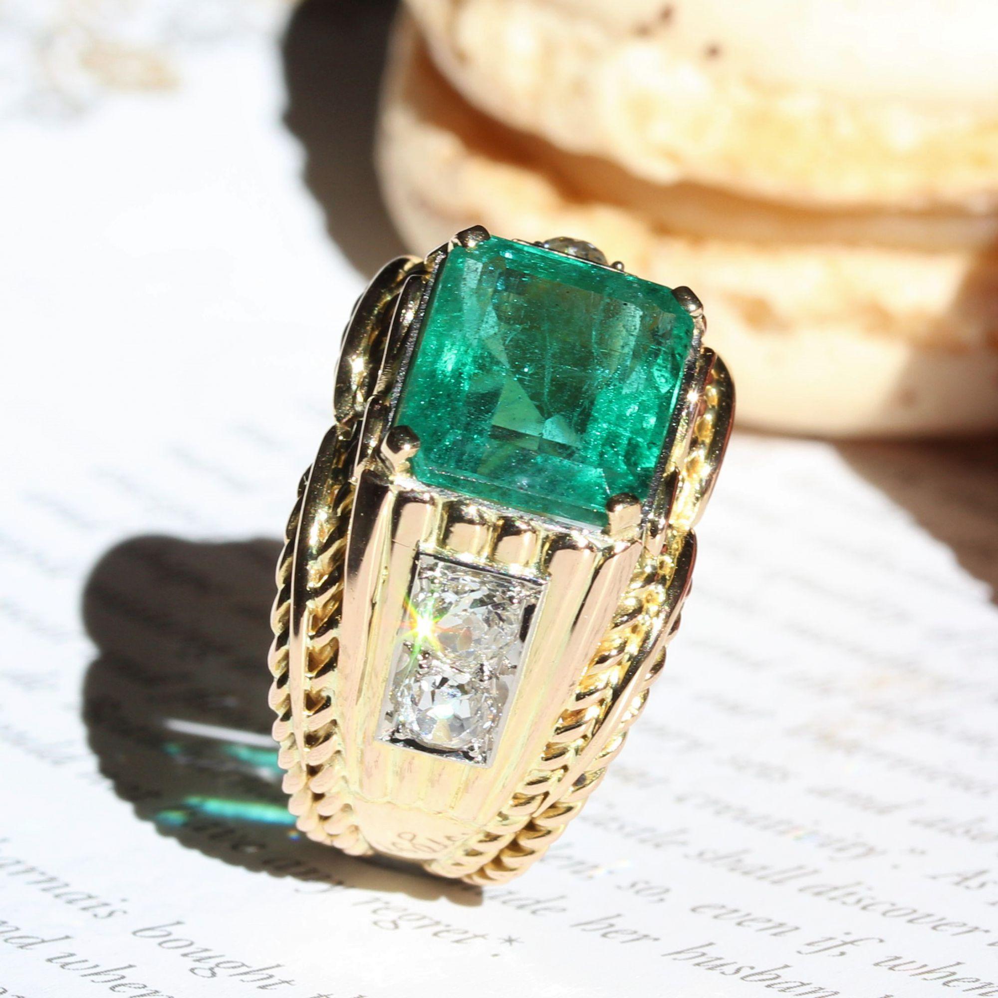 French, 1940s 6, 41 Carat Emerald Diamonds 18 Karat Yellow Gold Platinum Ring For Sale 8