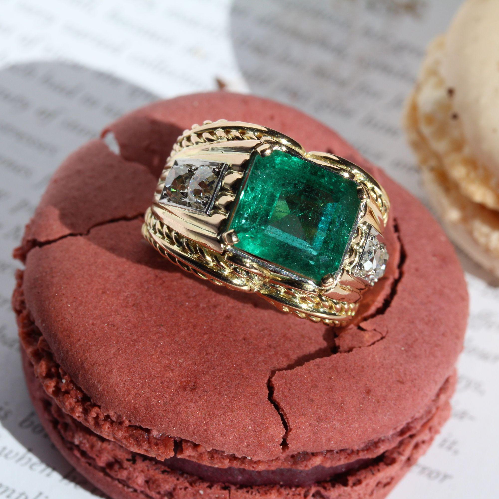 French, 1940s 6, 41 Carat Emerald Diamonds 18 Karat Yellow Gold Platinum Ring For Sale 11