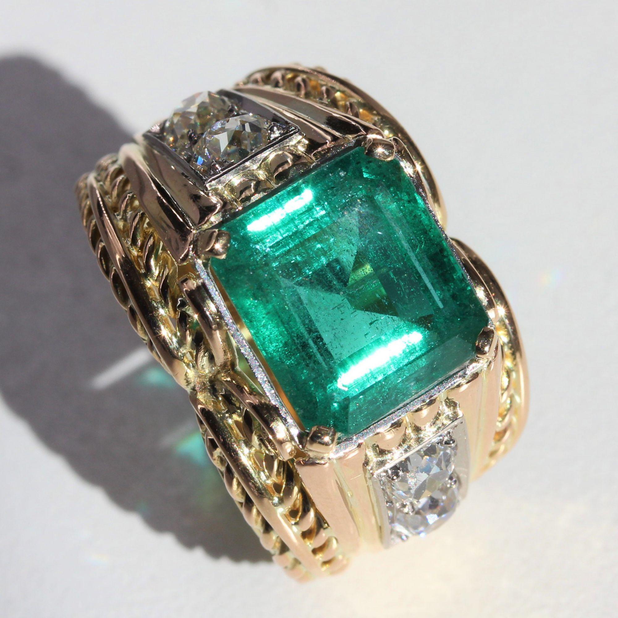 Retro French, 1940s 6, 41 Carat Emerald Diamonds 18 Karat Yellow Gold Platinum Ring For Sale