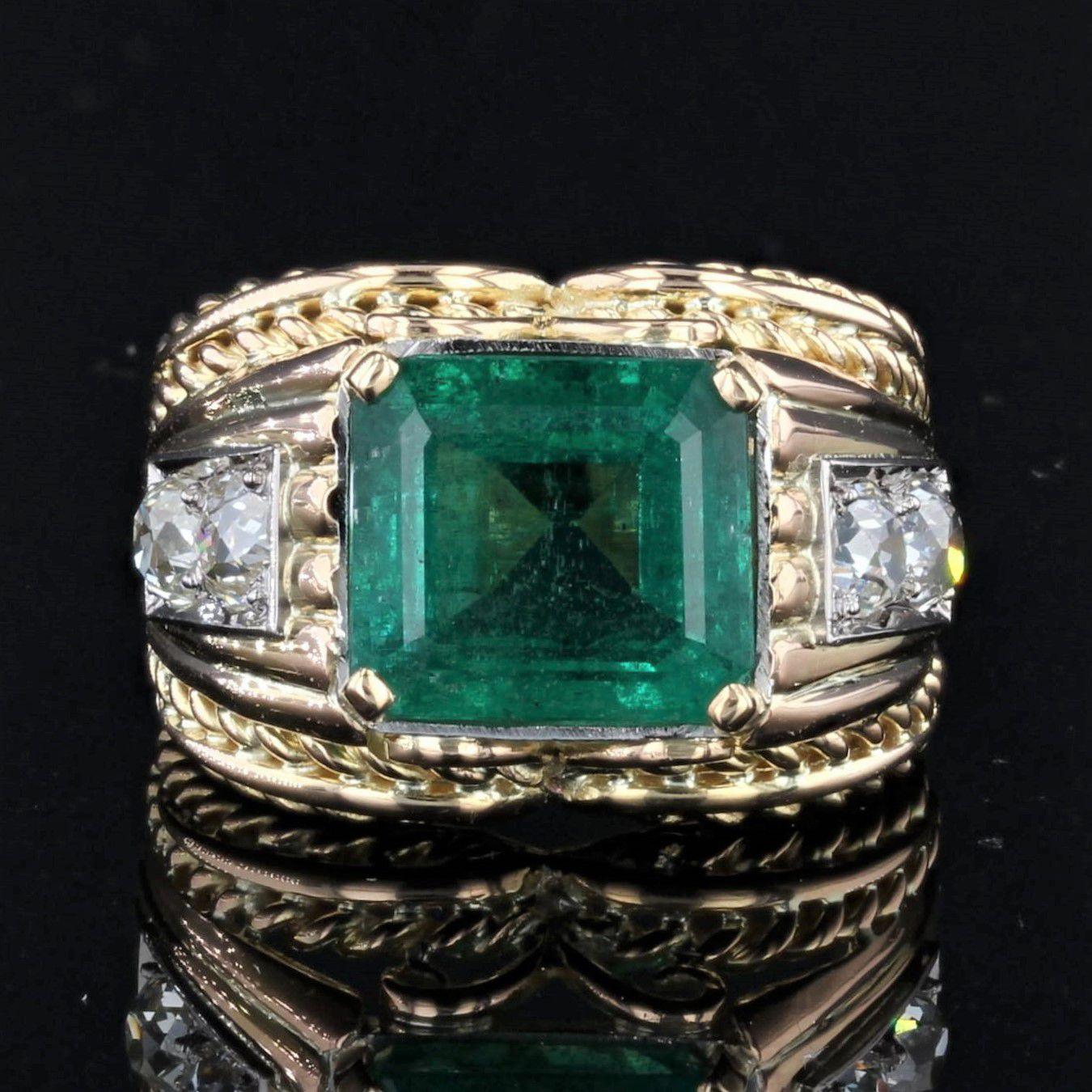 French, 1940s 6, 41 Carat Emerald Diamonds 18 Karat Yellow Gold Platinum Ring In Excellent Condition For Sale In Poitiers, FR