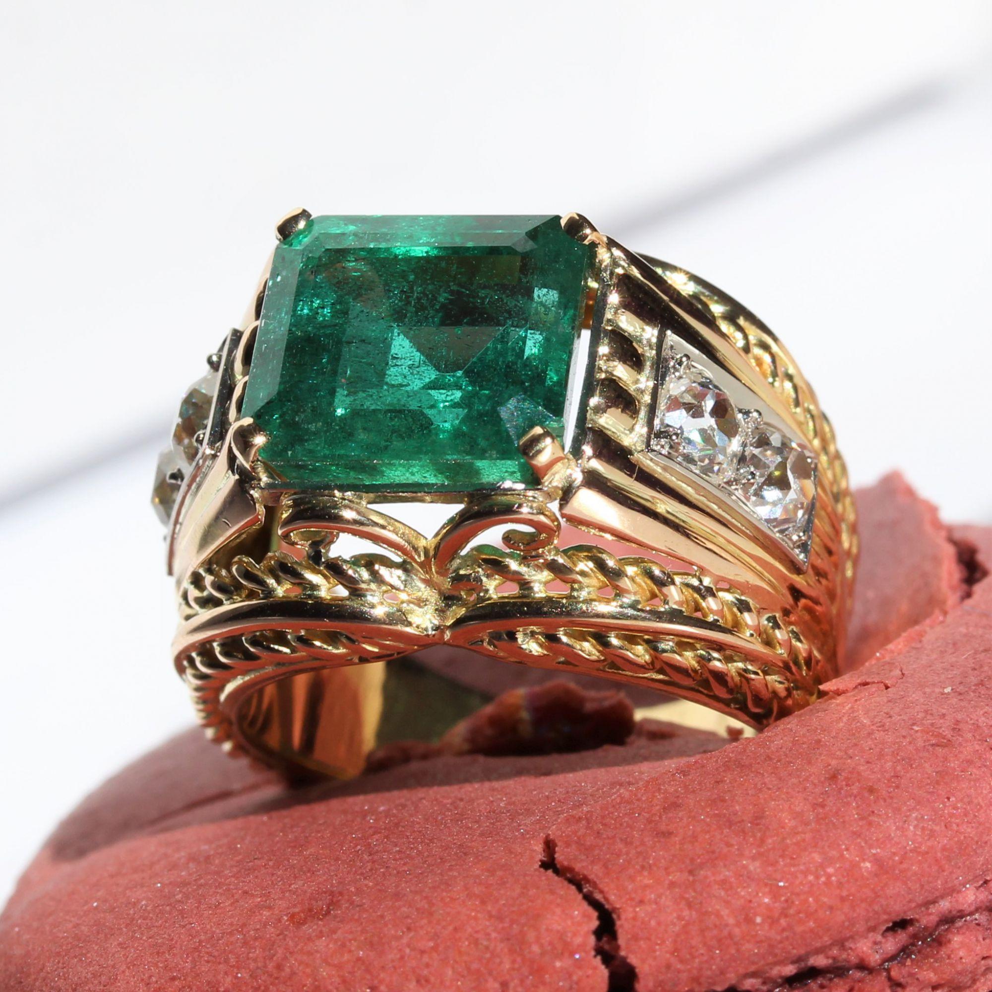 Women's French, 1940s 6, 41 Carat Emerald Diamonds 18 Karat Yellow Gold Platinum Ring For Sale