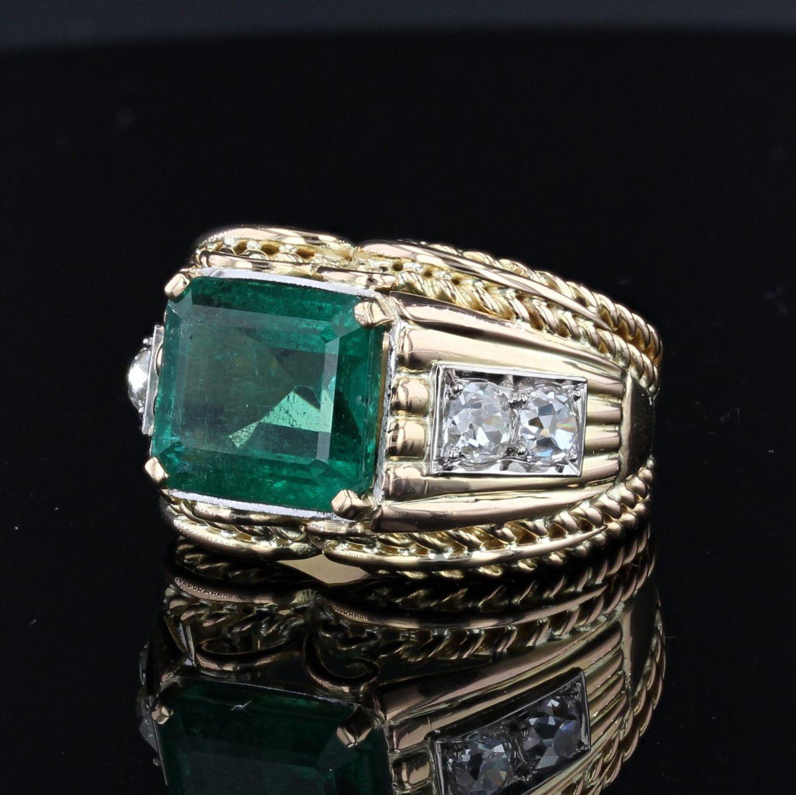 French, 1940s 6, 41 Carat Emerald Diamonds 18 Karat Yellow Gold Platinum Ring For Sale 1