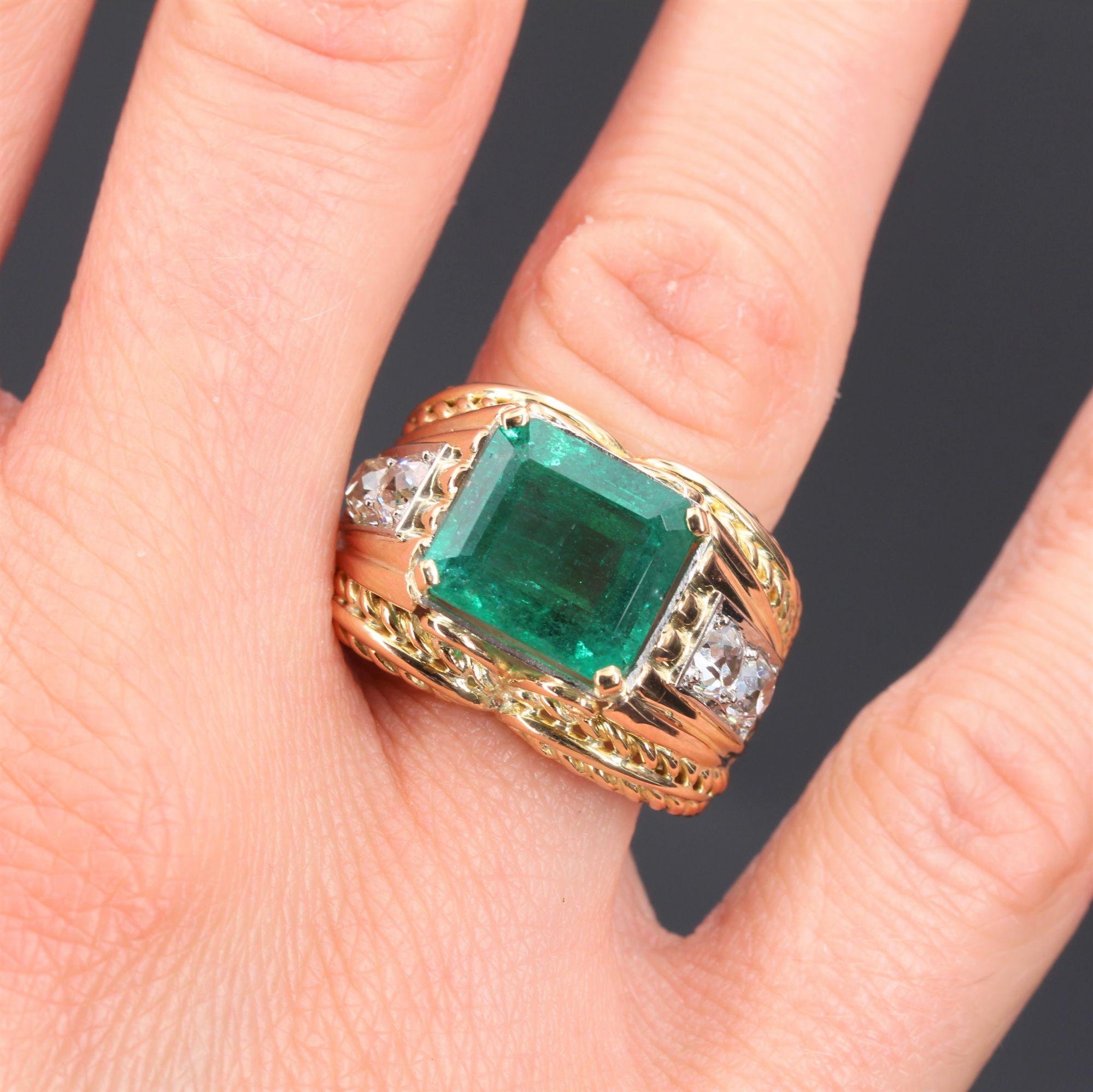 French, 1940s 6, 41 Carat Emerald Diamonds 18 Karat Yellow Gold Platinum Ring For Sale 2