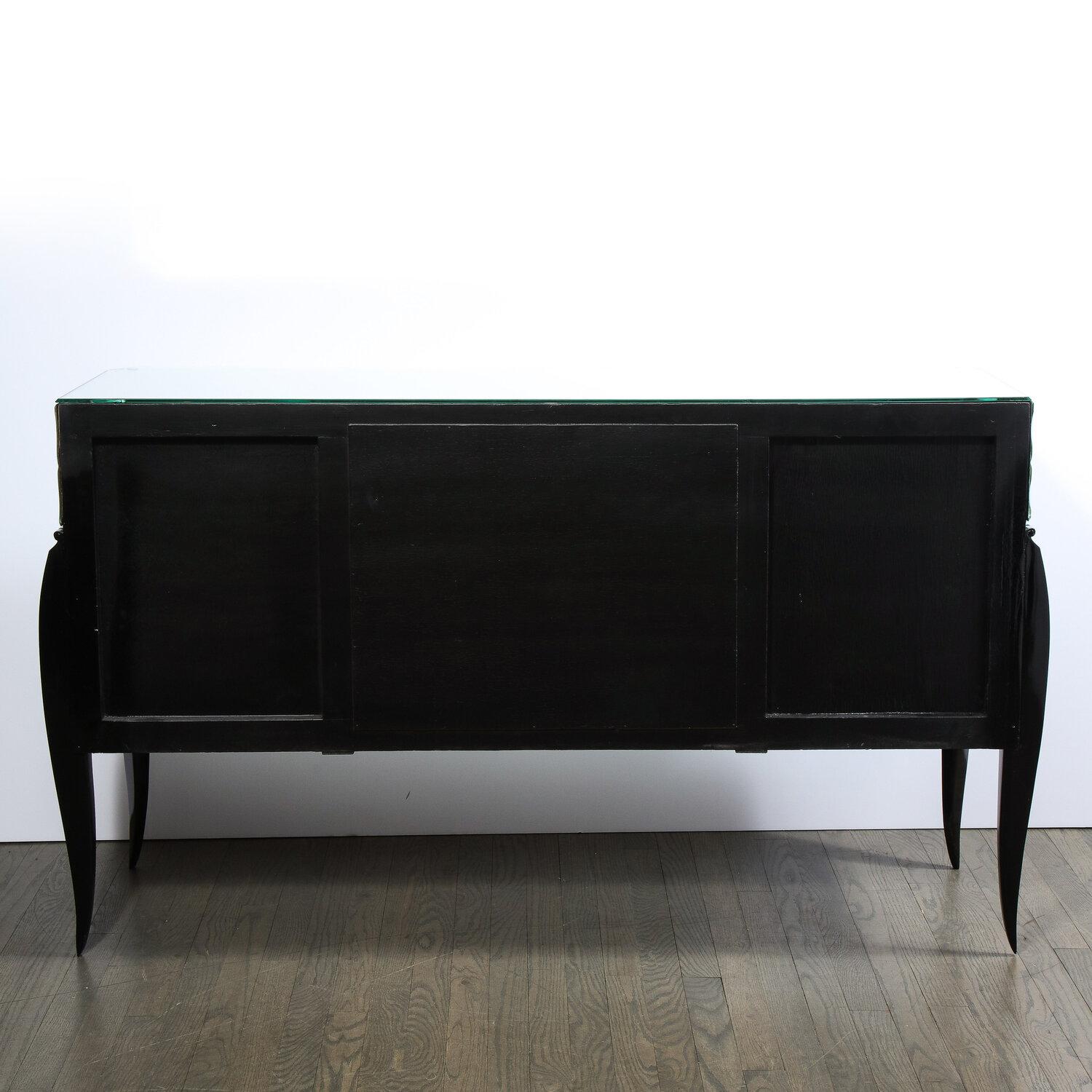 French 1940s Art Deco Beveled Mirrored Chest with Ebonized Walnut Cabriolet Legs en venta 7