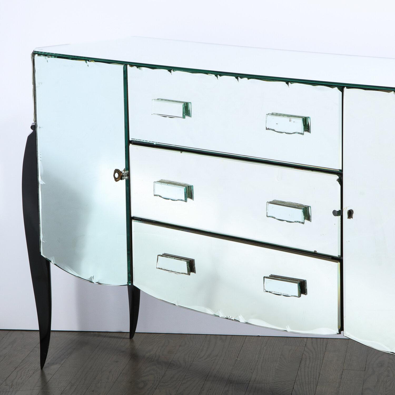 French 1940s Art Deco Beveled Mirrored Chest with Ebonized Walnut Cabriolet Legs Art Decó en venta