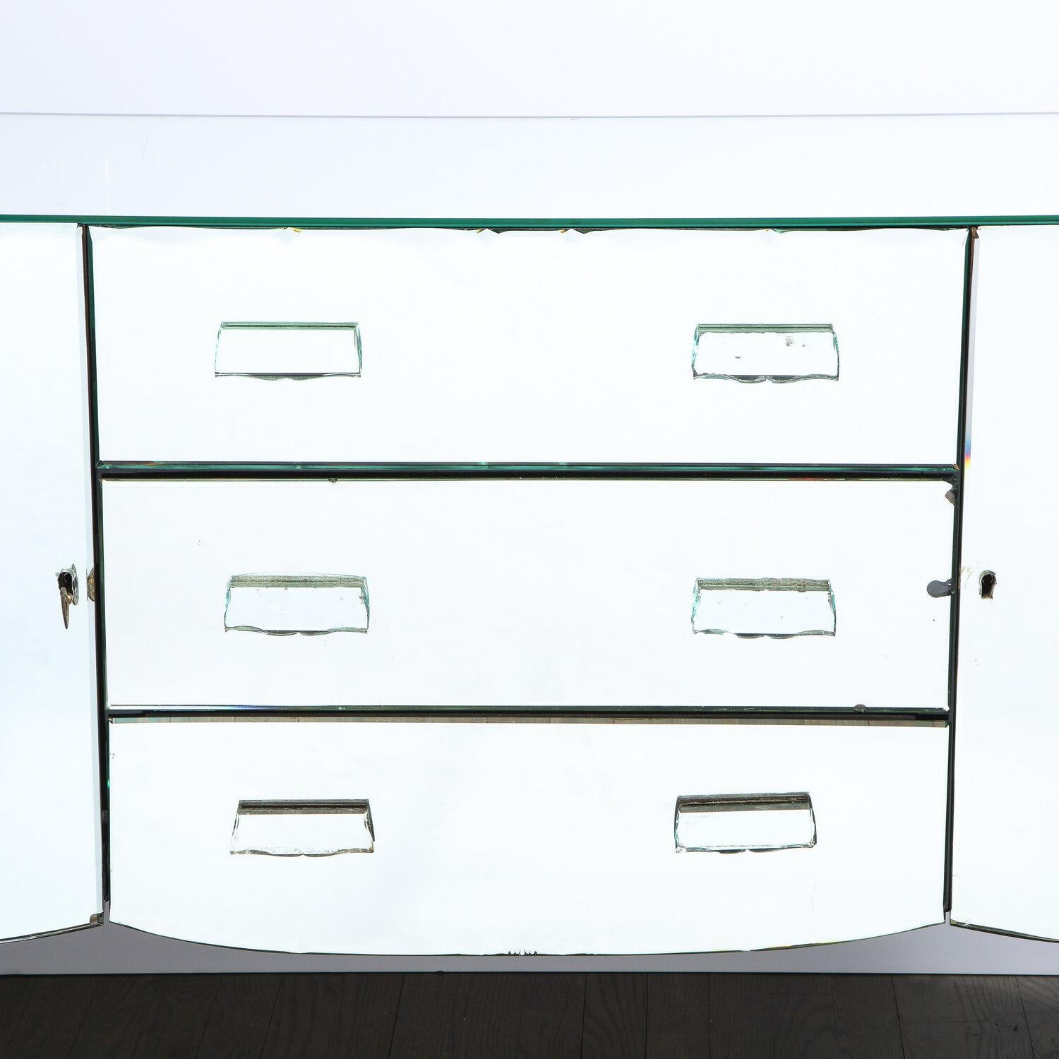 French 1940s Art Deco Beveled Mirrored Chest with Ebonized Walnut Cabriolet Legs Francés en venta