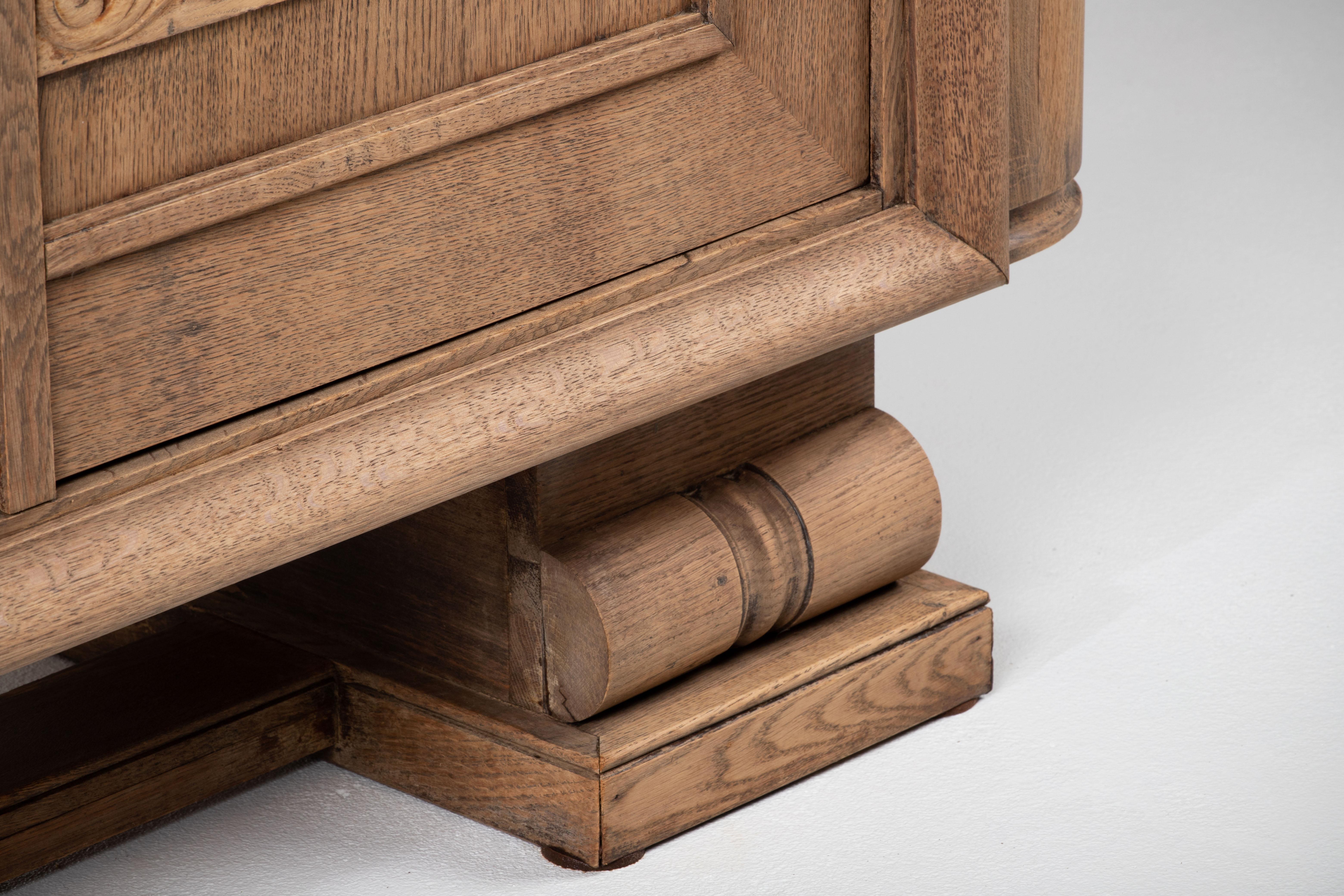 Crédence Art Déco Brutaliste des années 1940 avec feuillage sculpté à la main en vente 3