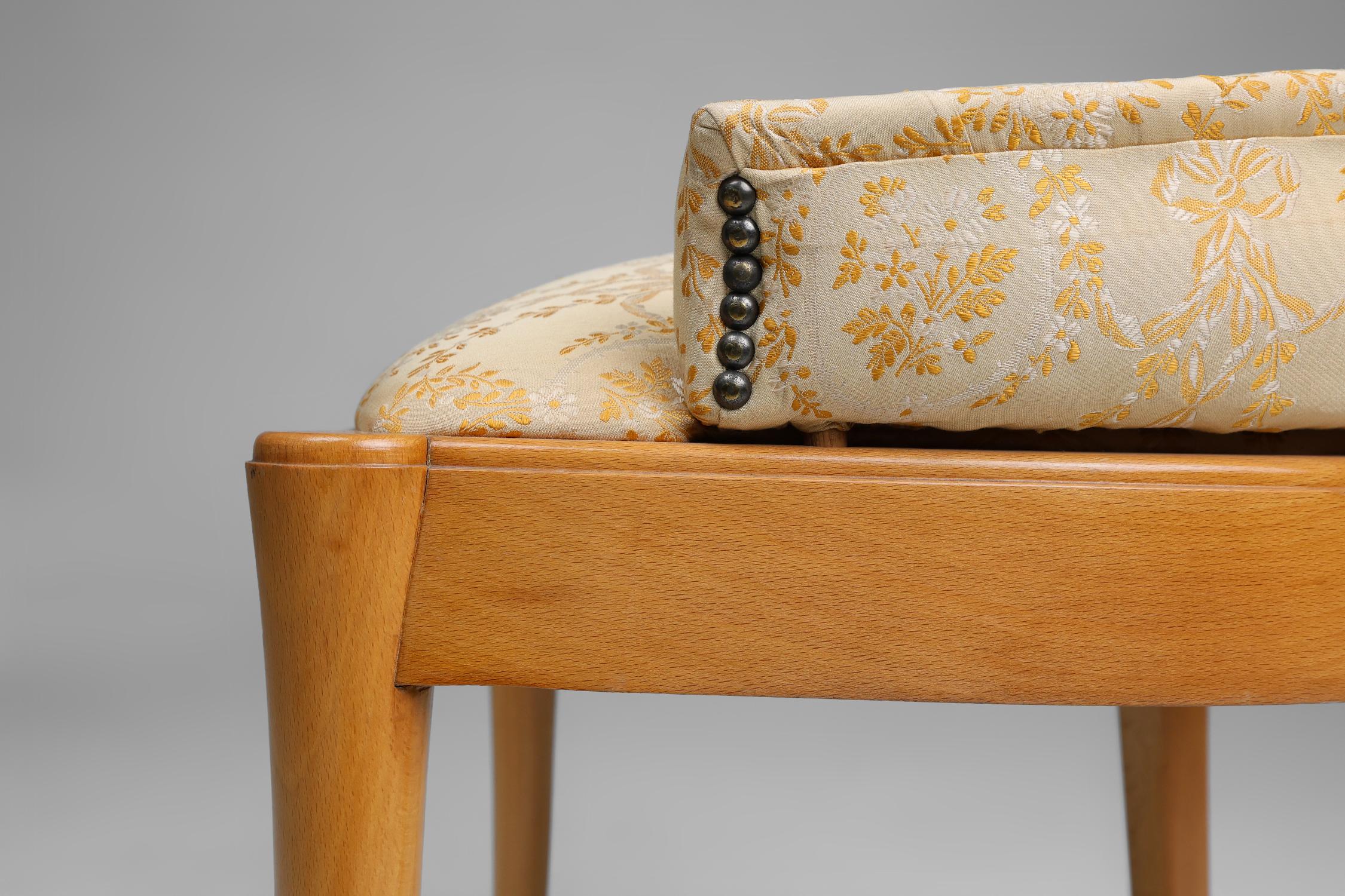 Milieu du XXe siècle Chaise d'appoint Art Nouveau des années 1940 en bois de hêtre avec dossier bas en vente