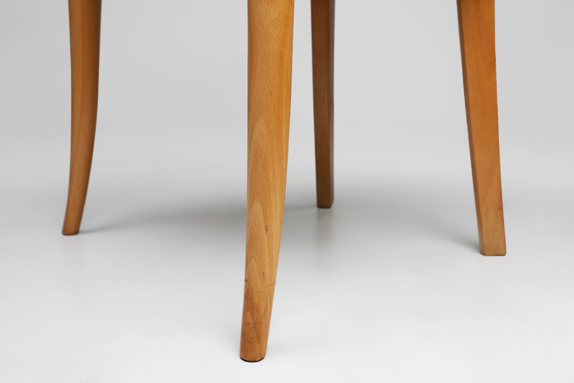 Tissu Chaise d'appoint Art Nouveau des années 1940 en bois de hêtre avec dossier bas en vente