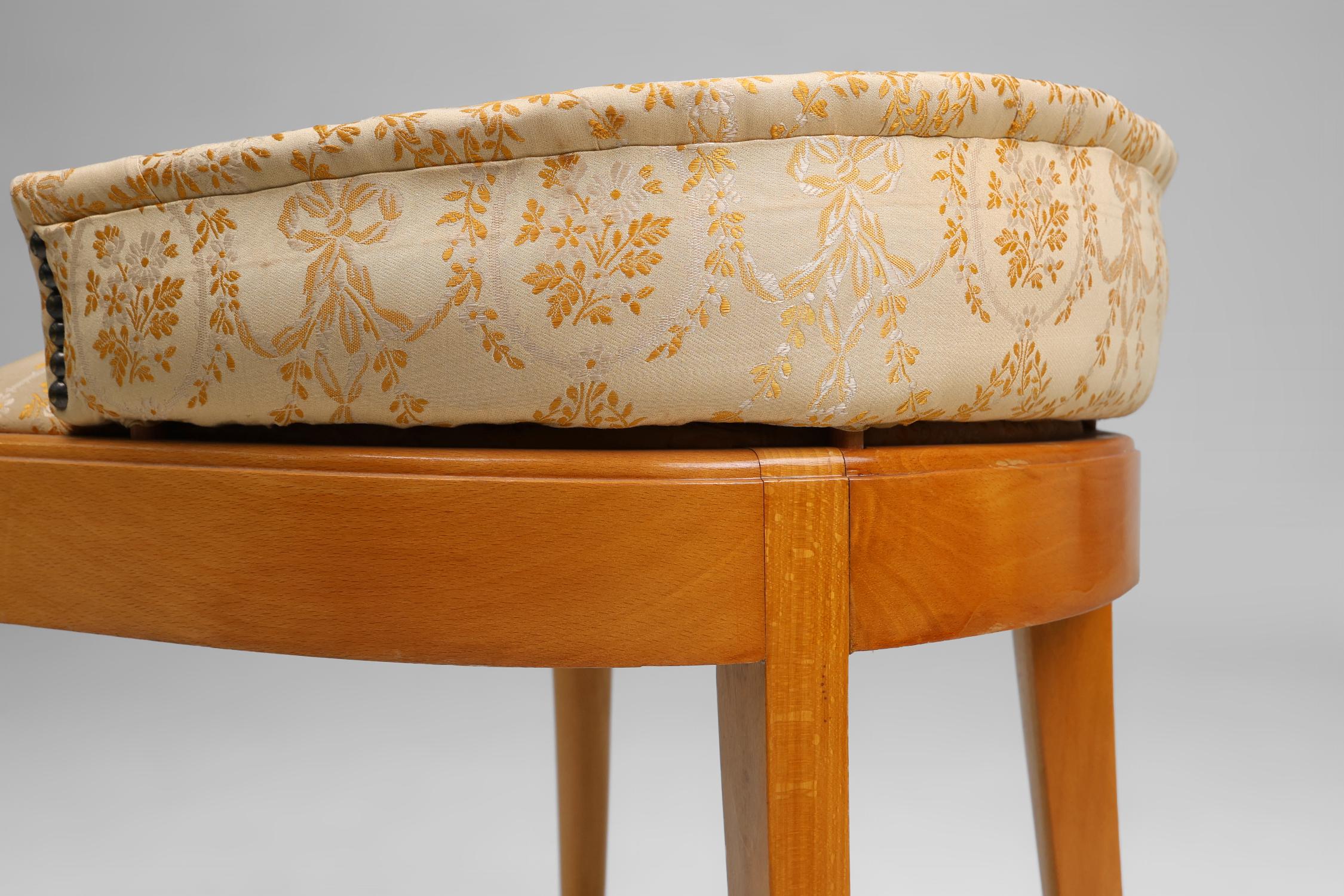 Chaise d'appoint Art Nouveau des années 1940 en bois de hêtre avec dossier bas en vente 2