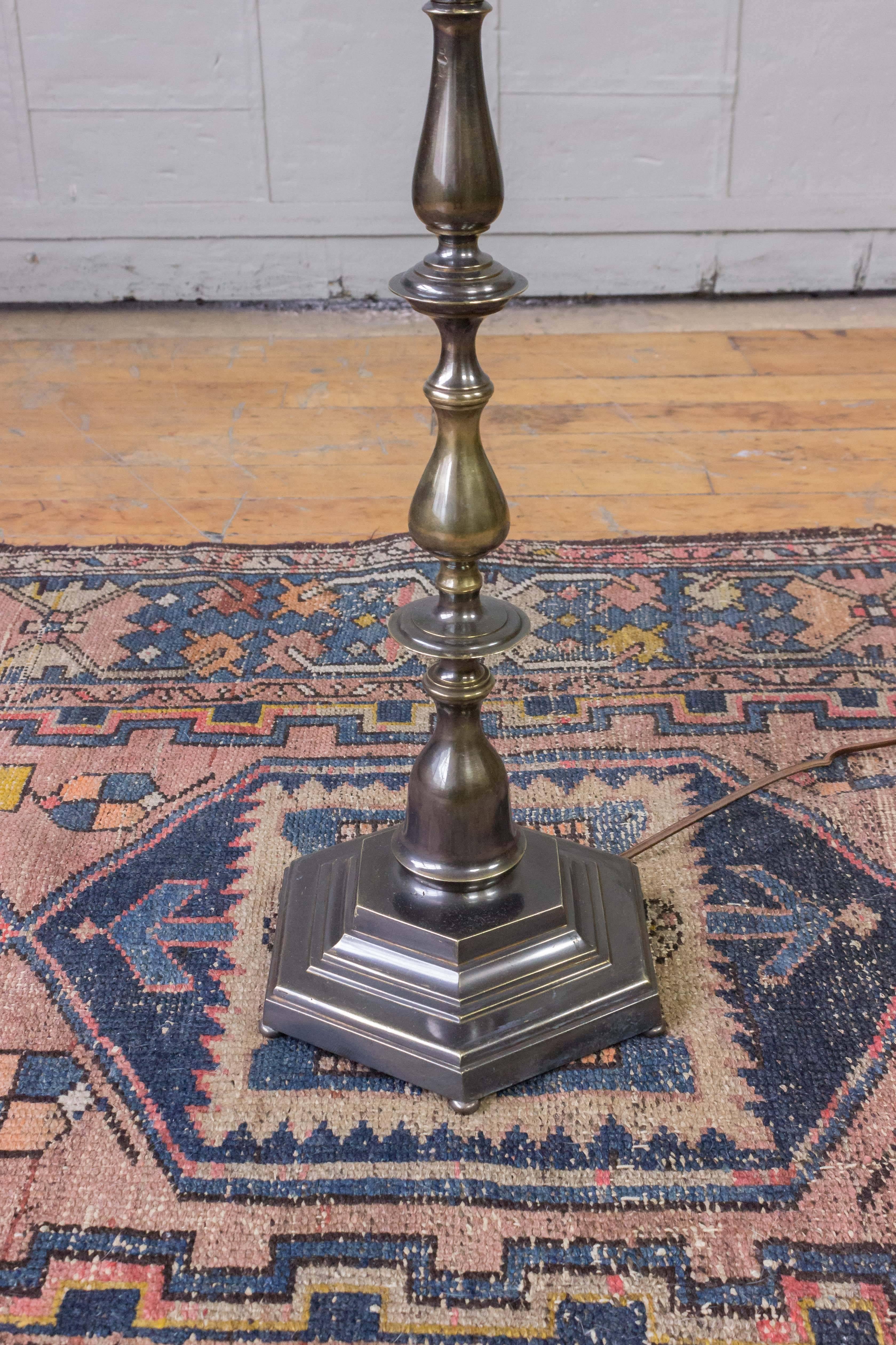 French 1940s Brass and Bronze Floor Lamp with Hand Finished Patina For Sale 4