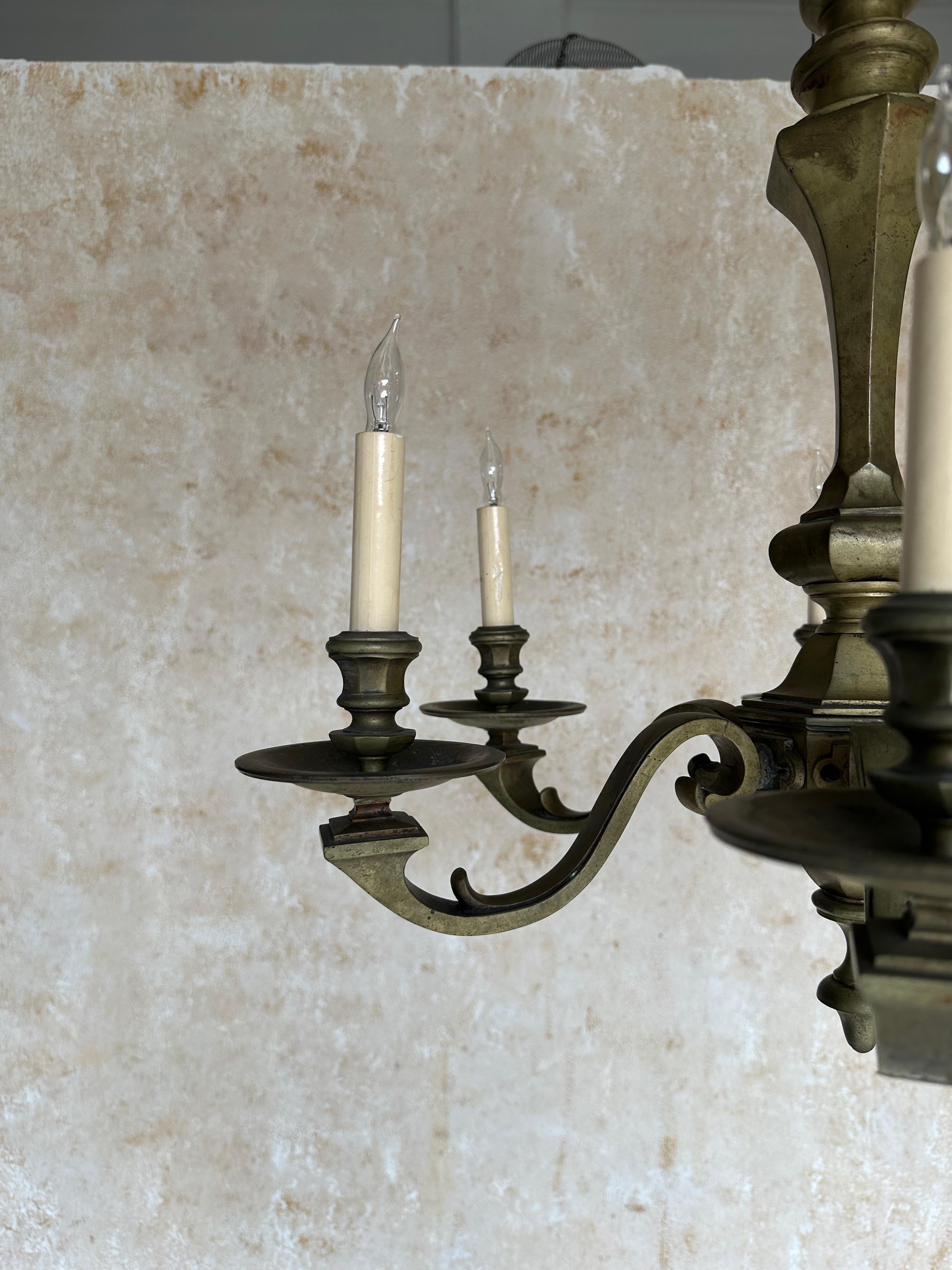 Lampadario francese a sei braccia in bronzo del 1940 in vendita 4