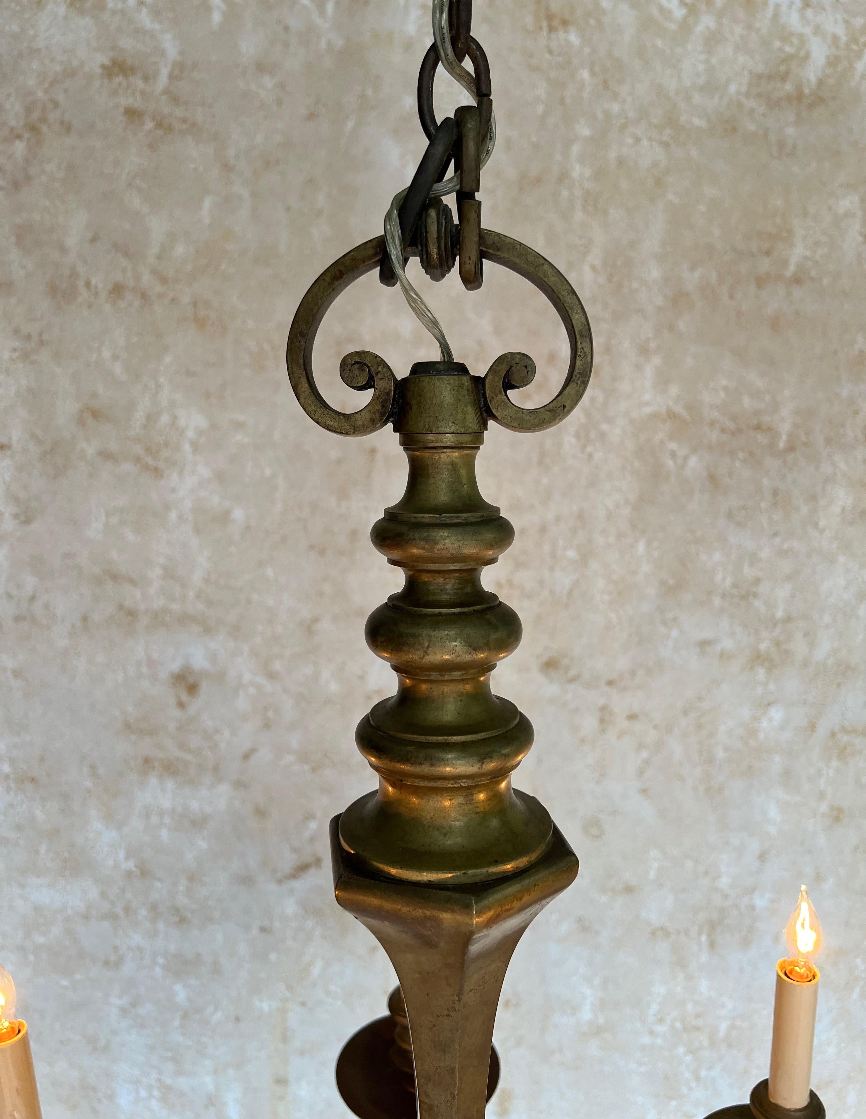 Lampadario francese a sei braccia in bronzo del 1940 in vendita 7