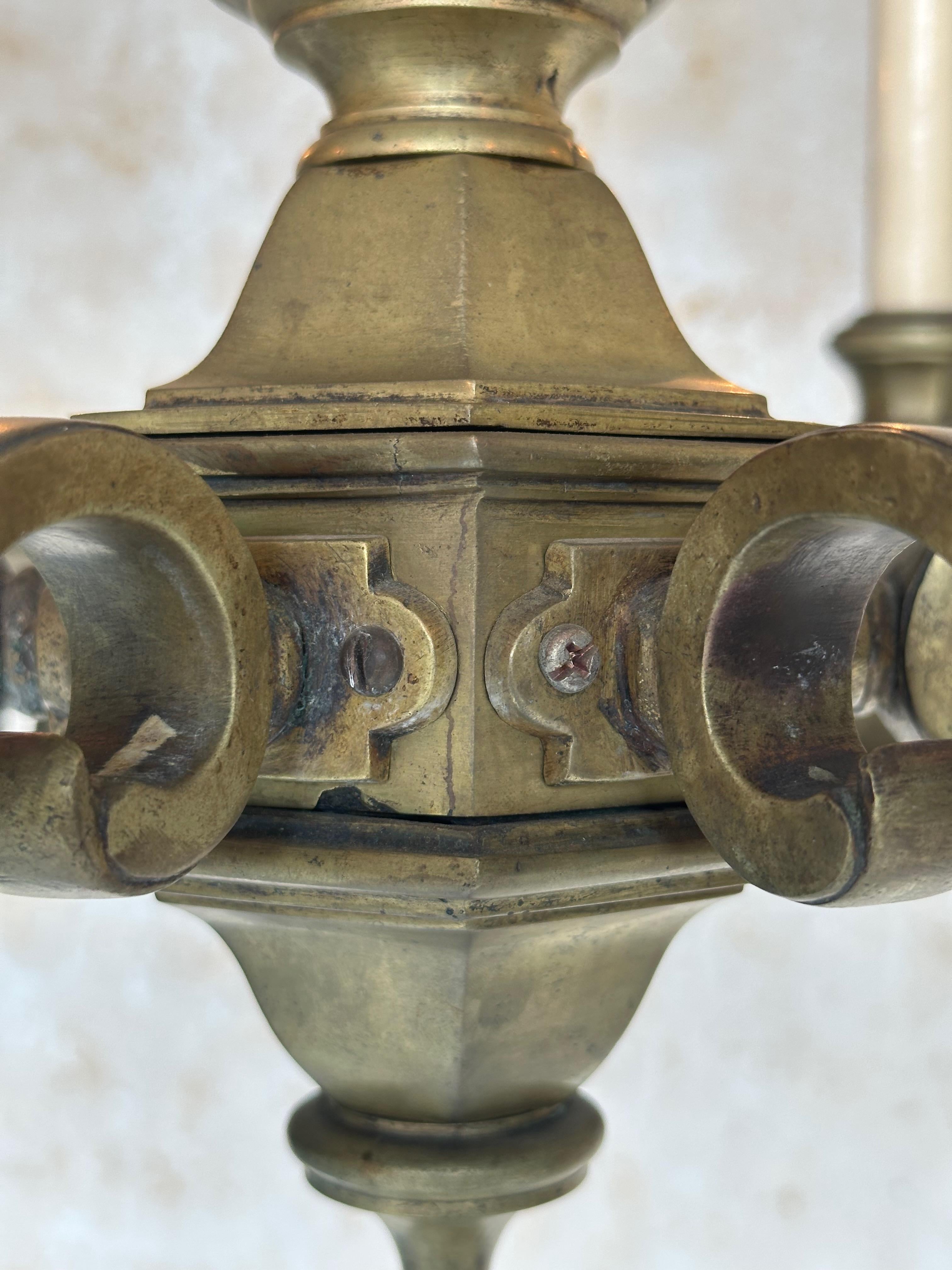 Lampadario francese a sei braccia in bronzo del 1940 in vendita 8