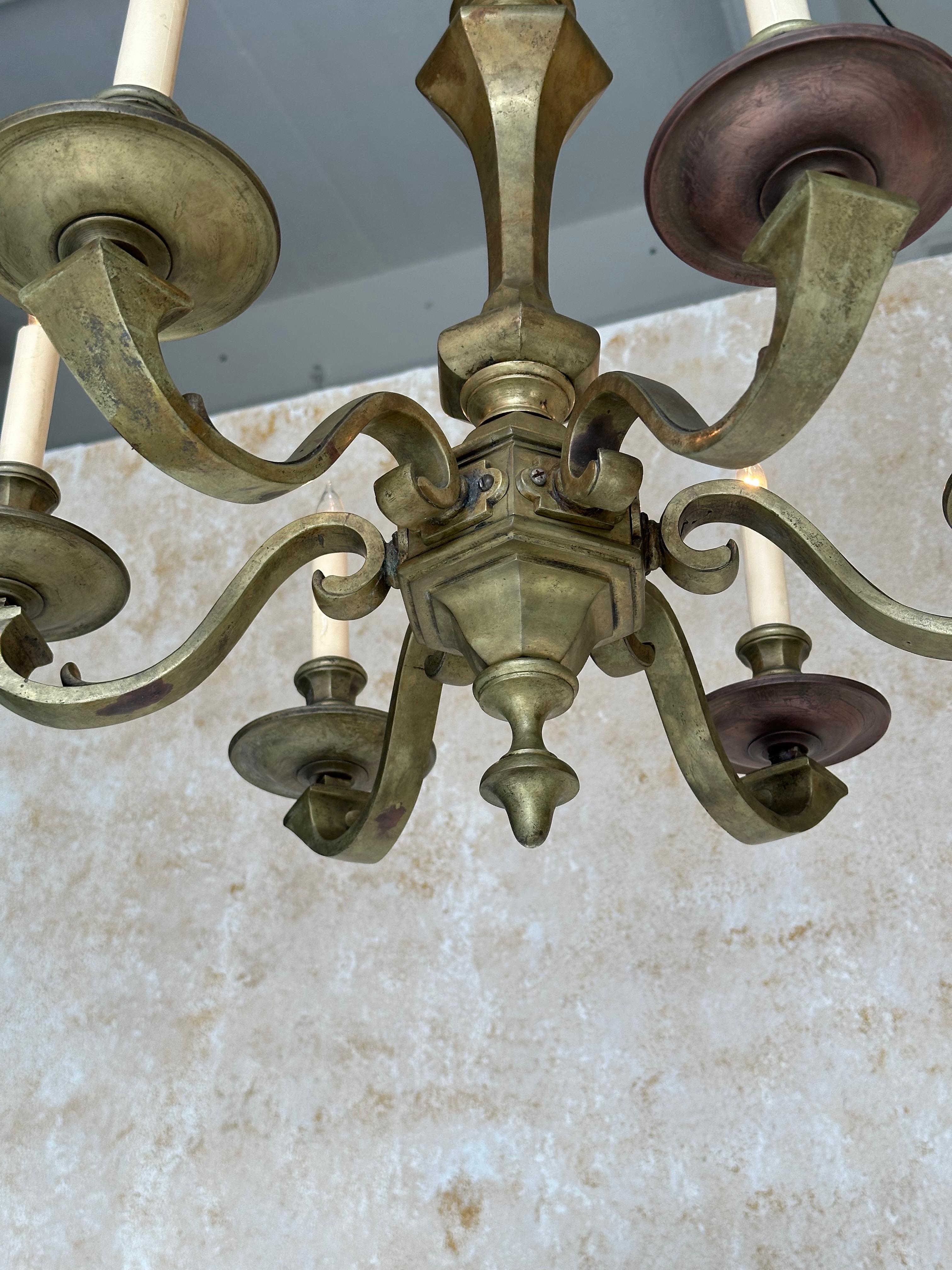 Lampadario francese a sei braccia in bronzo del 1940 in vendita 10