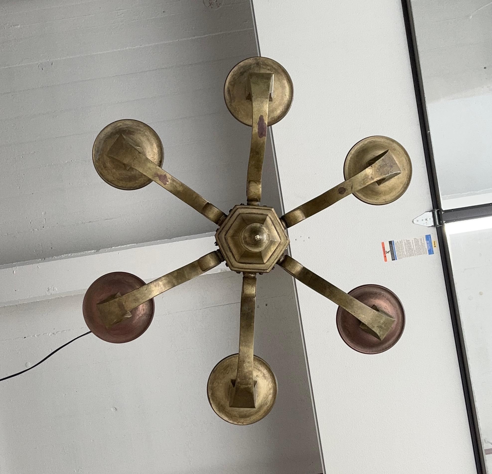 Lampadario francese a sei braccia in bronzo del 1940 in vendita 13