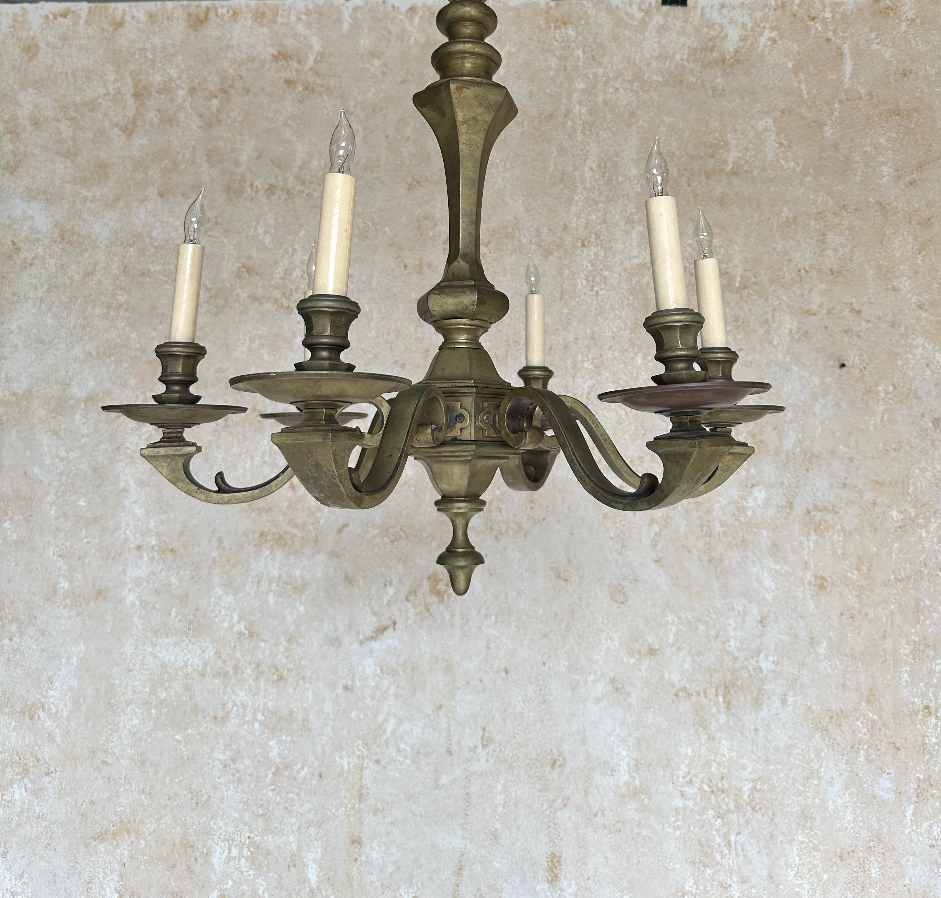 Francese Lampadario francese a sei braccia in bronzo del 1940 in vendita