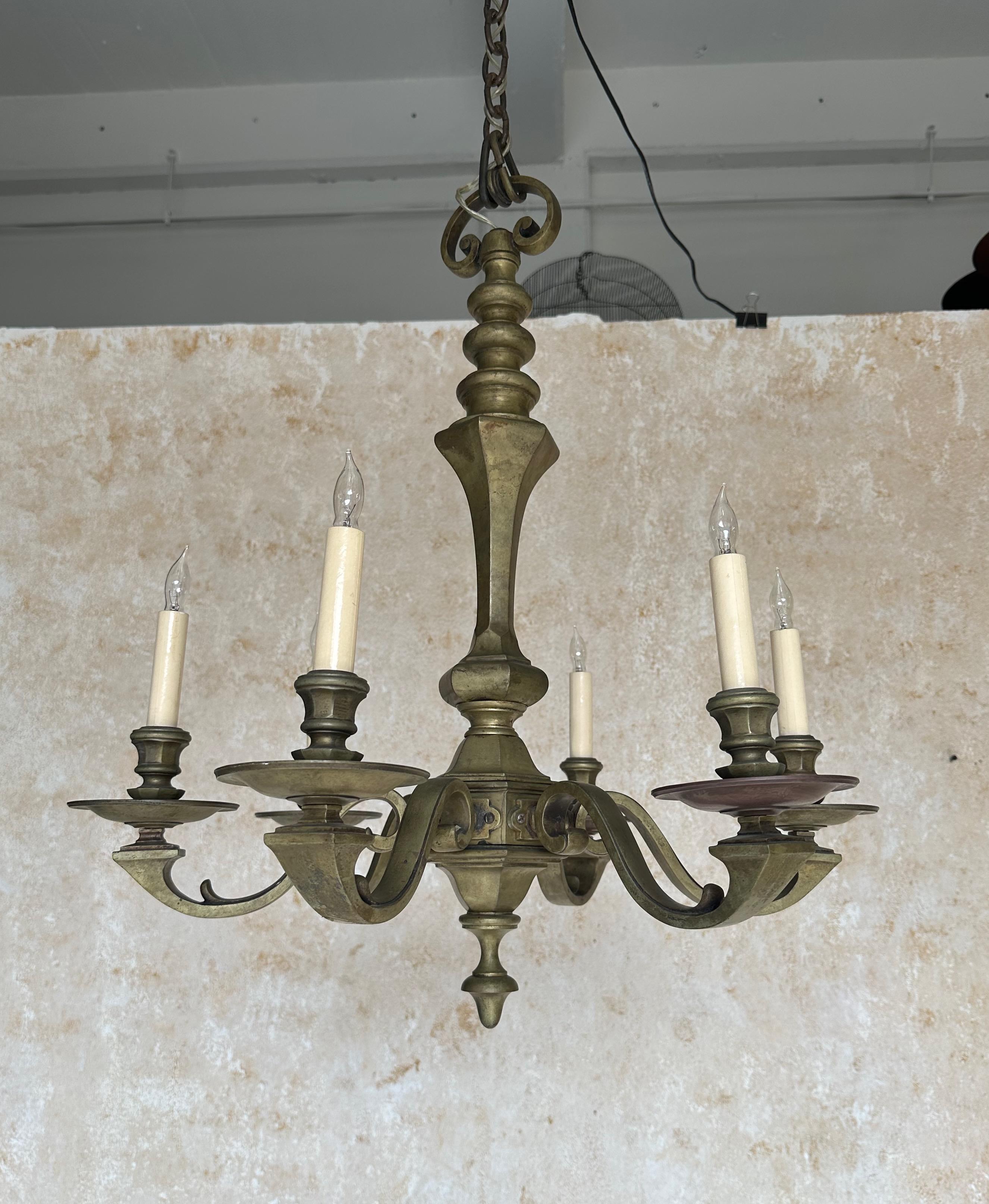 Bronzo Lampadario francese a sei braccia in bronzo del 1940 in vendita