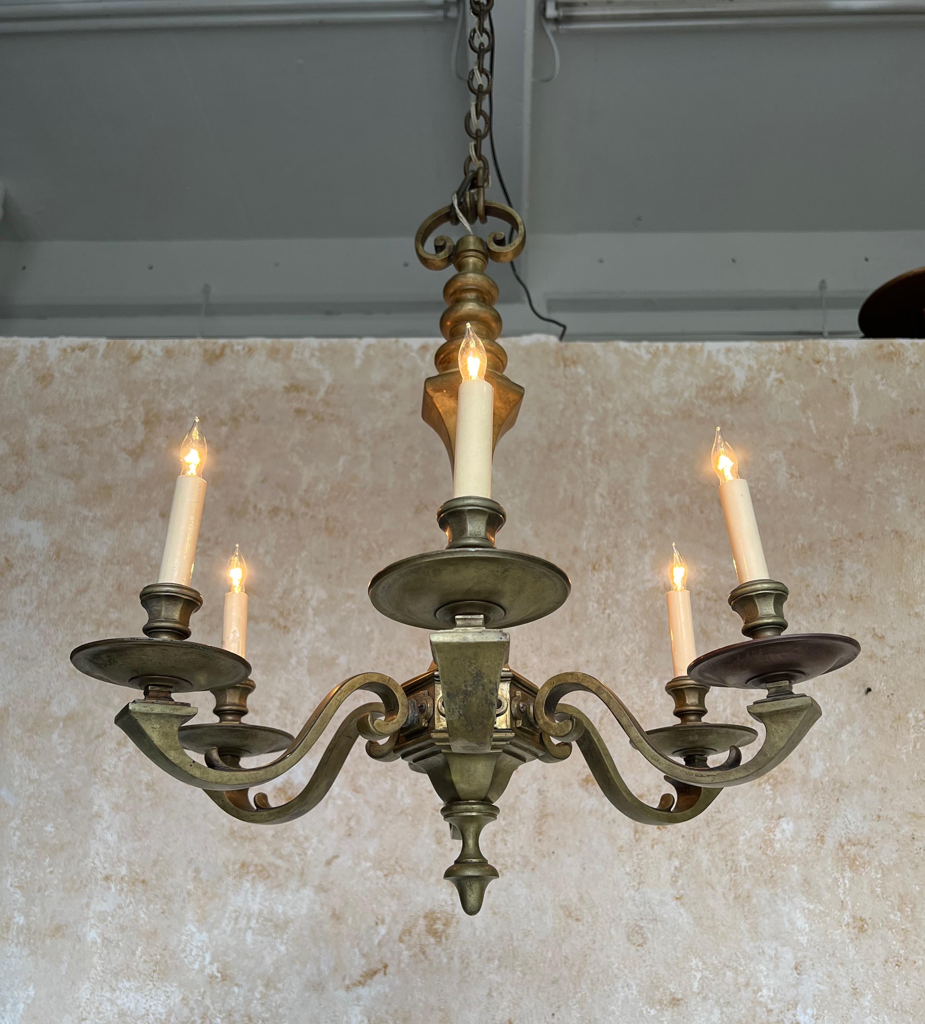Lampadario francese a sei braccia in bronzo del 1940 in vendita 1