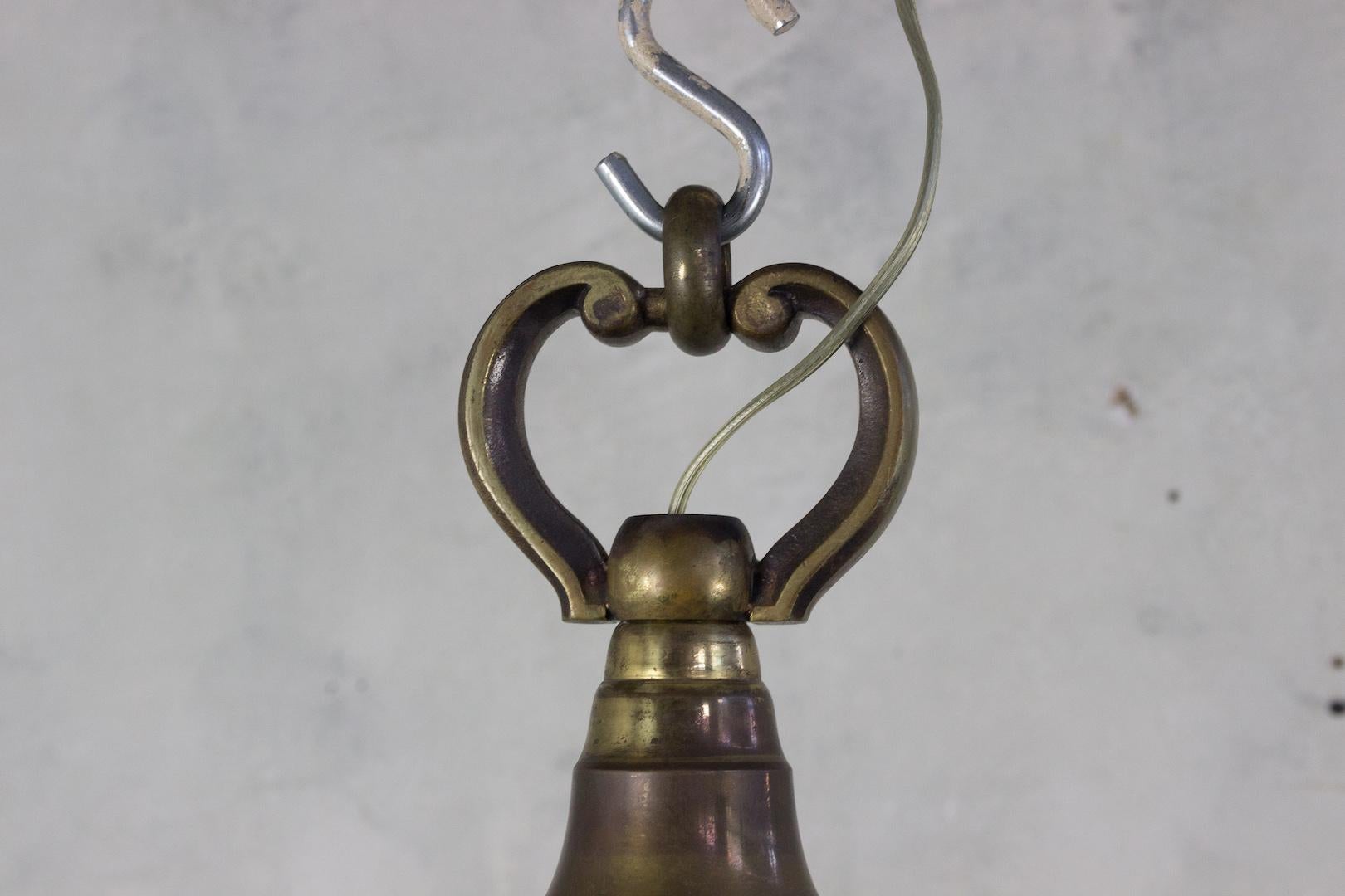 Araña francesa de bronce de los años 40 de seis brazos y estilo neoclásico en venta 8