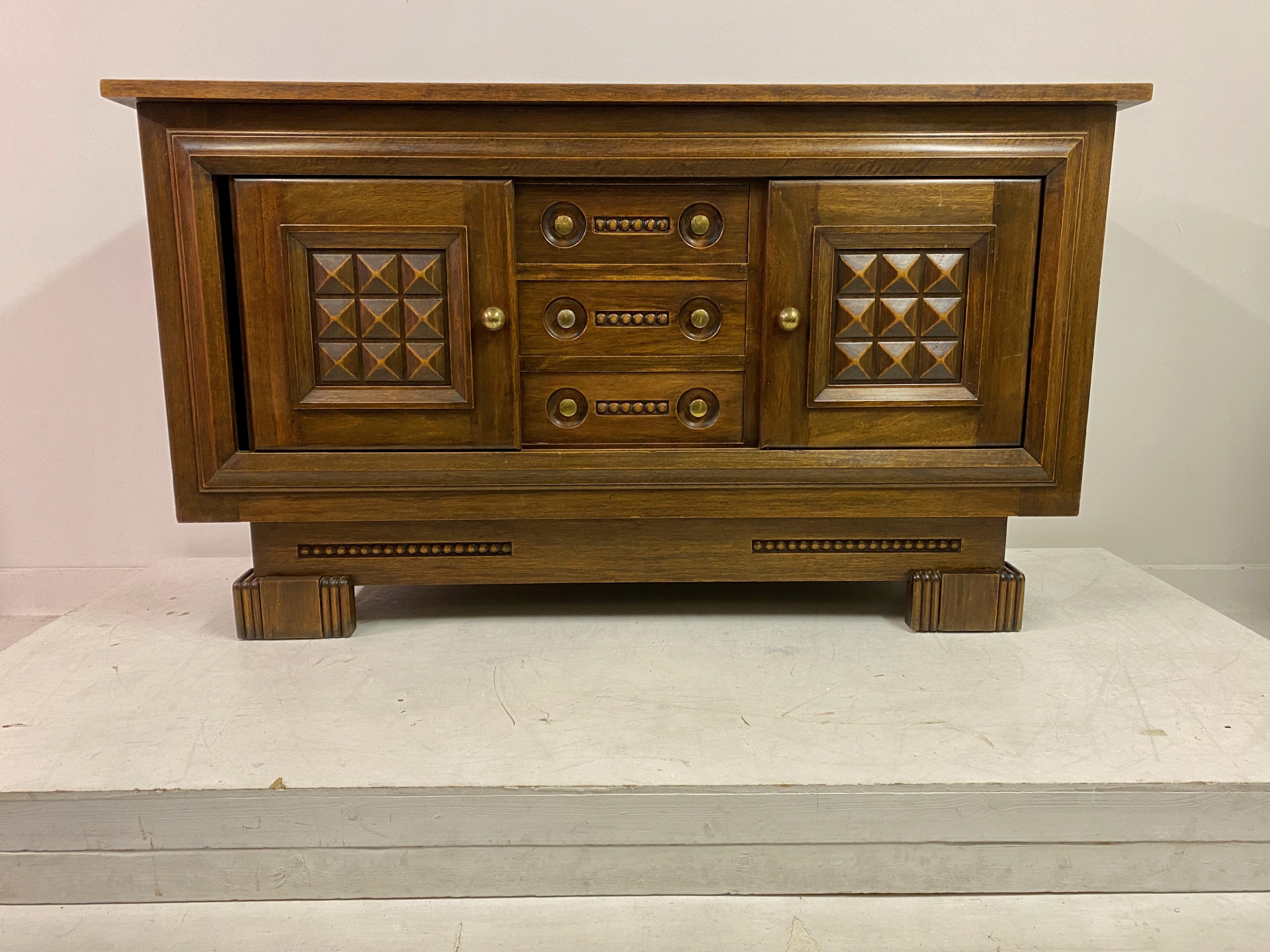 French 1940s Brutalist Oak Sideboard In Good Condition For Sale In London, London