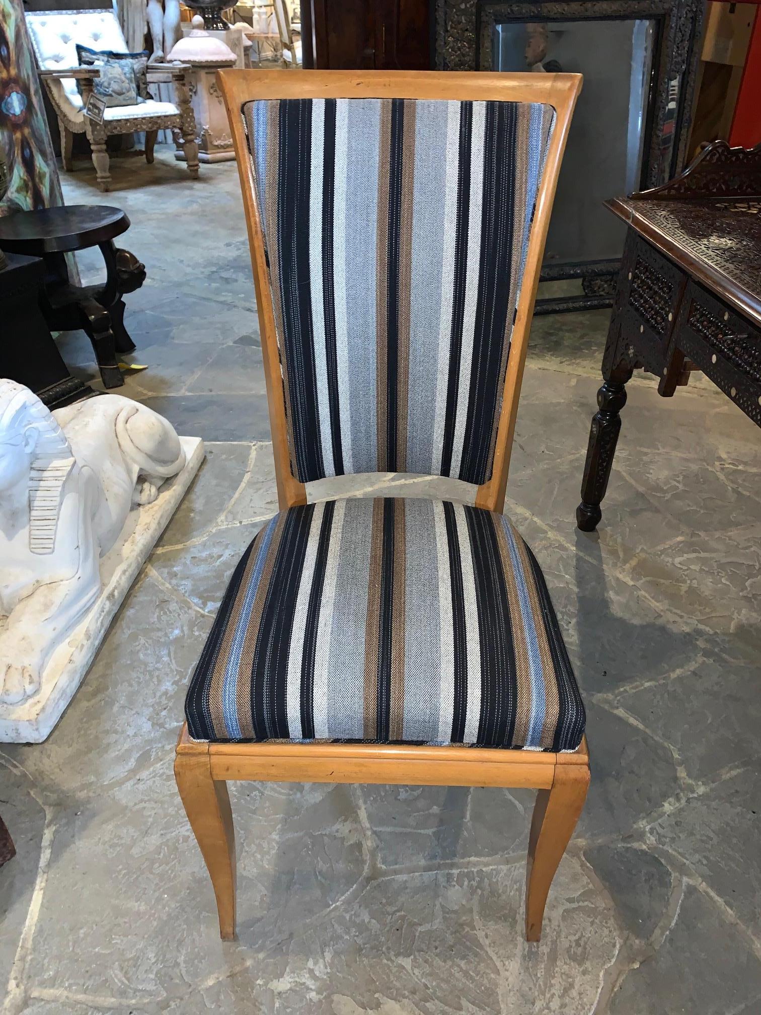 French Chair in Cherry Wood In Excellent Condition For Sale In Dallas, TX