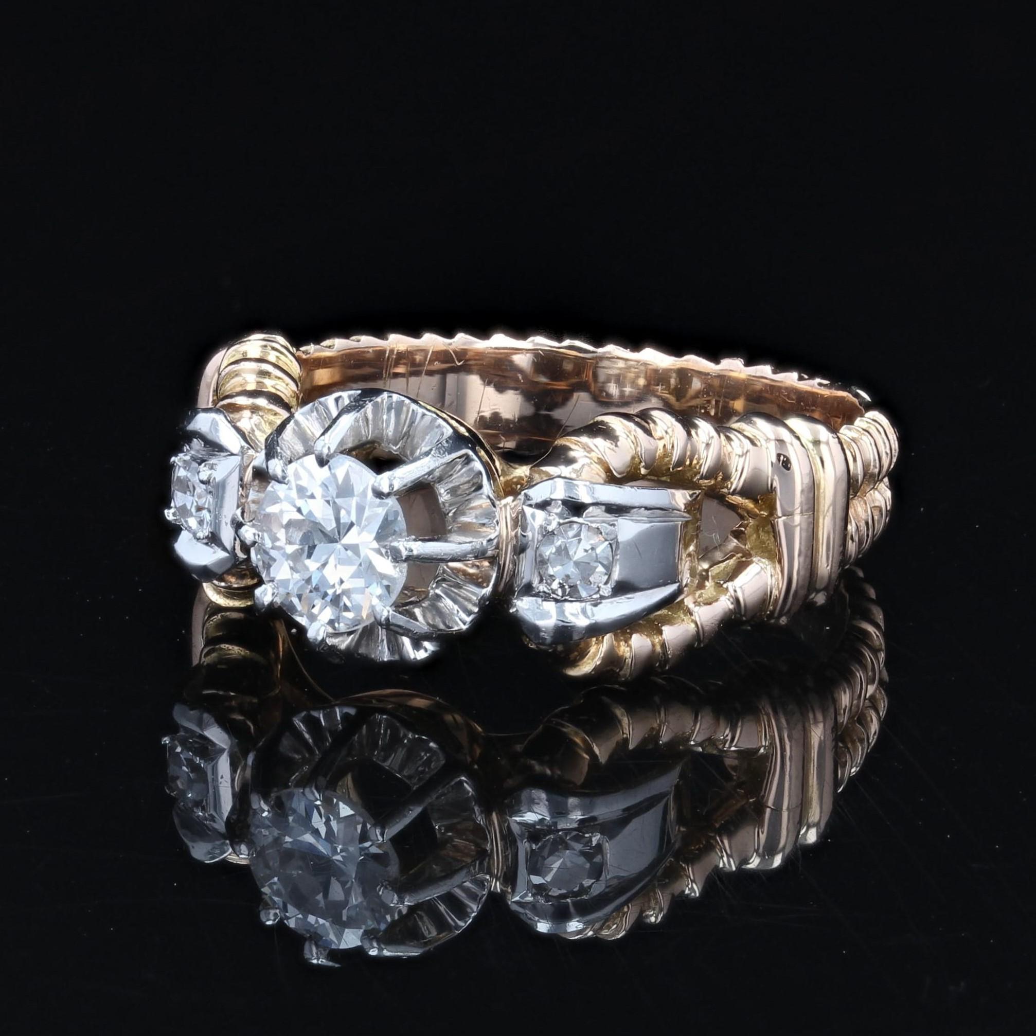 French 1940s Diamond 18 Karat Yellow Gold Platinum Solitaire Ring In Good Condition For Sale In Poitiers, FR