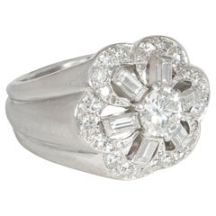 Bague à fleurs ouvertes en platine et diamants des années 1940