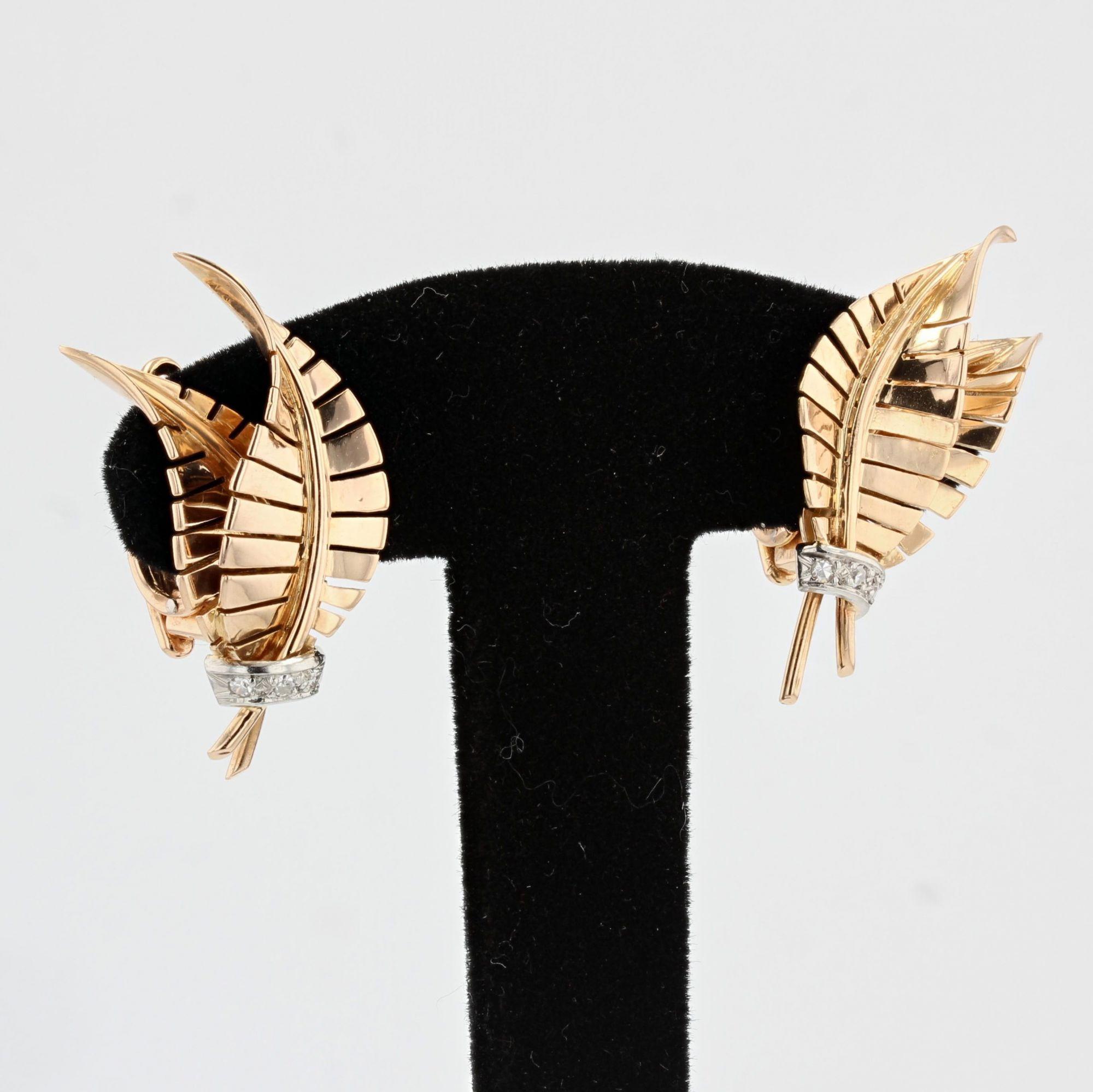 French 1940s Diamonds 18 Karat Yellow Gold Leaf Clip-on Earrings In Good Condition For Sale In Poitiers, FR