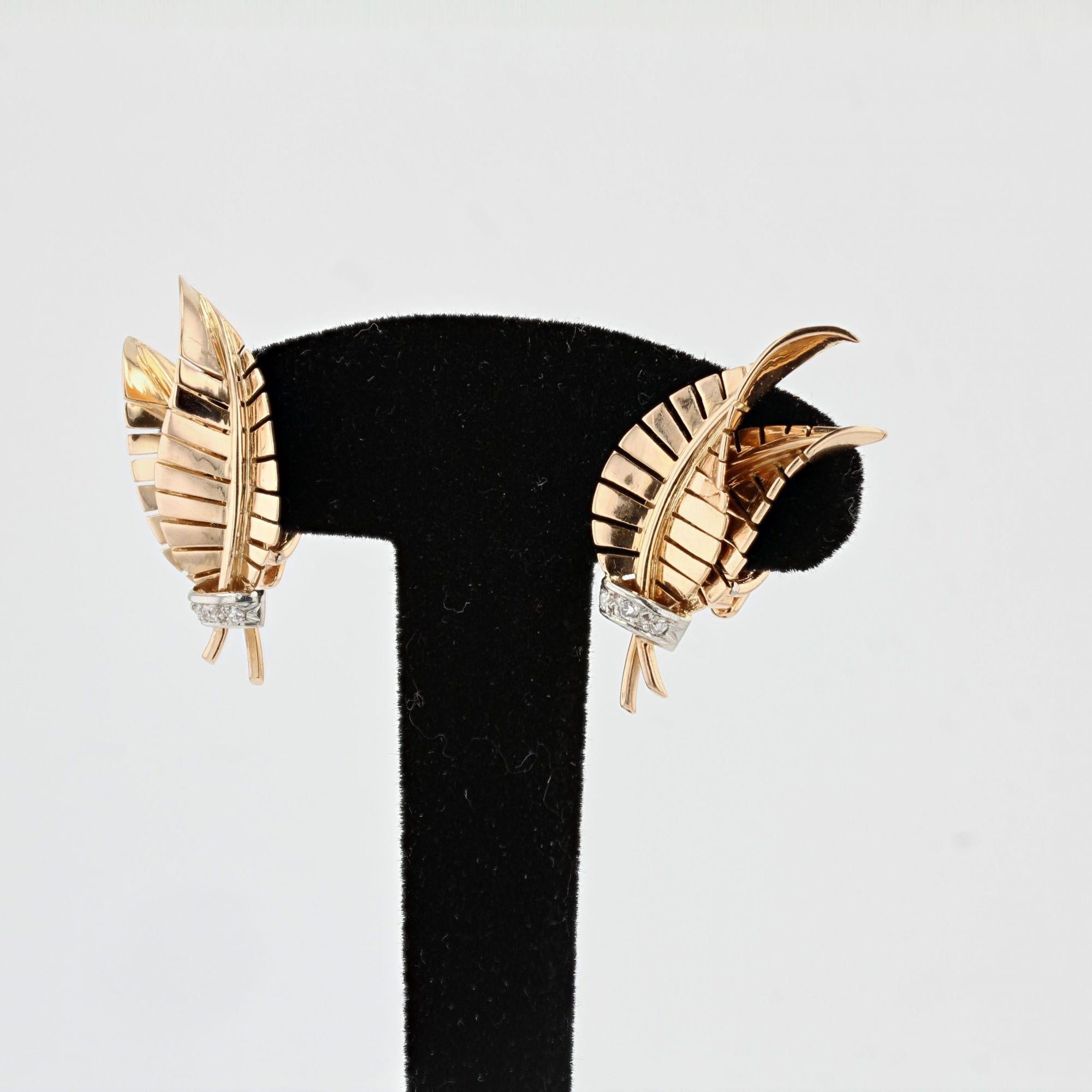 French 1940s Diamonds 18 Karat Yellow Gold Leaf Clip-on Earrings For Sale 1