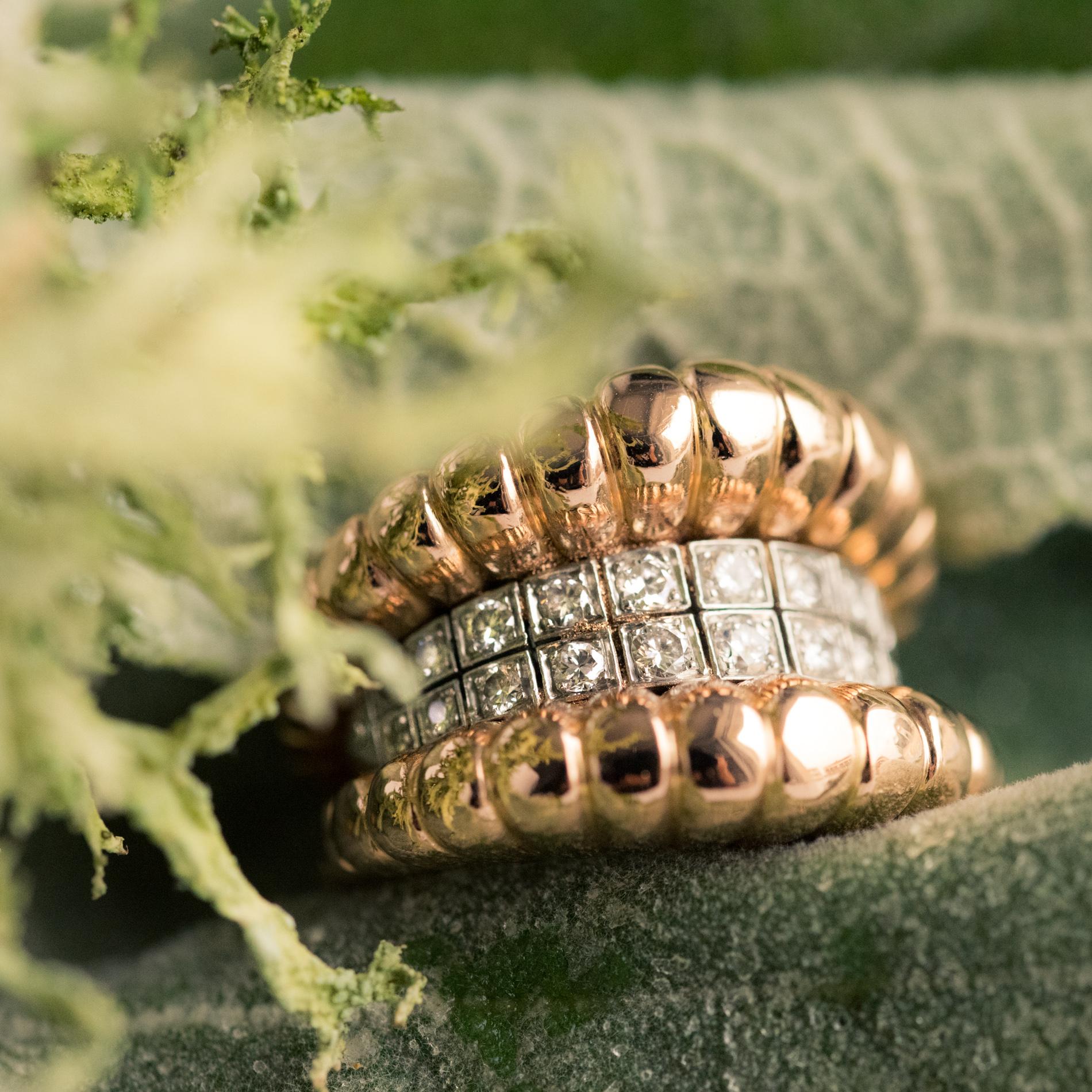 French 1940s Diamonds Band 18 Karat Yellow Gold Platinum Gadroons Ring In Excellent Condition In Poitiers, FR
