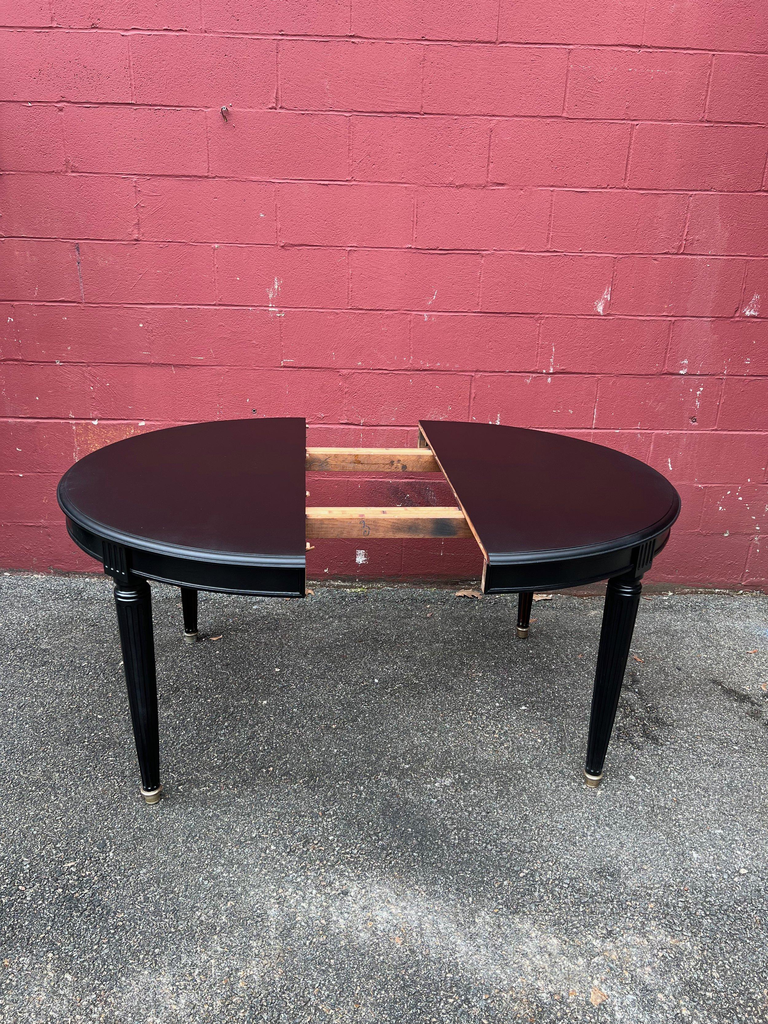 French 1940s Ebonized Dining Table In Good Condition For Sale In Buchanan, NY