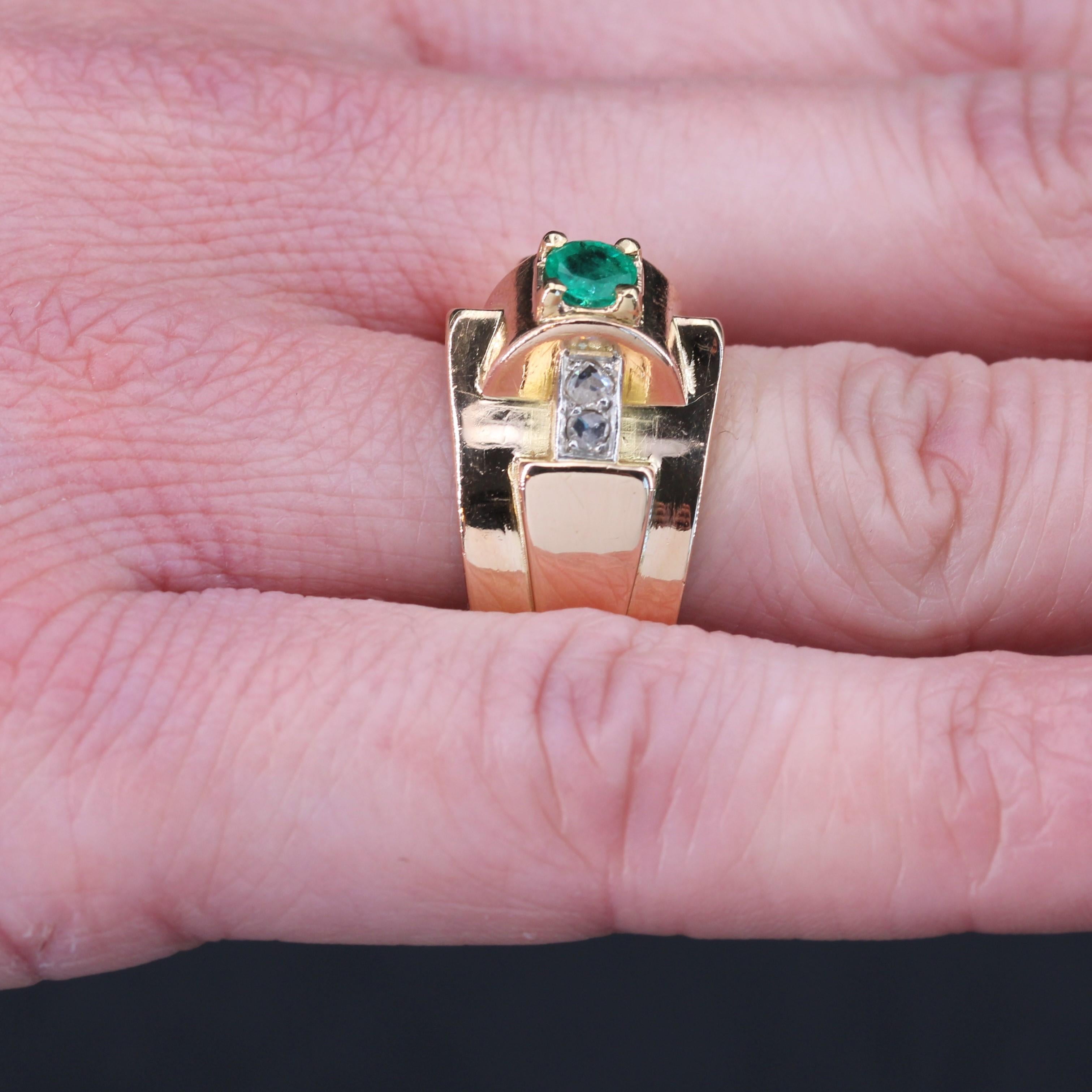 French 1940s Emerald Diamond 18 Karat Rose Gold Tank Ring For Sale 4