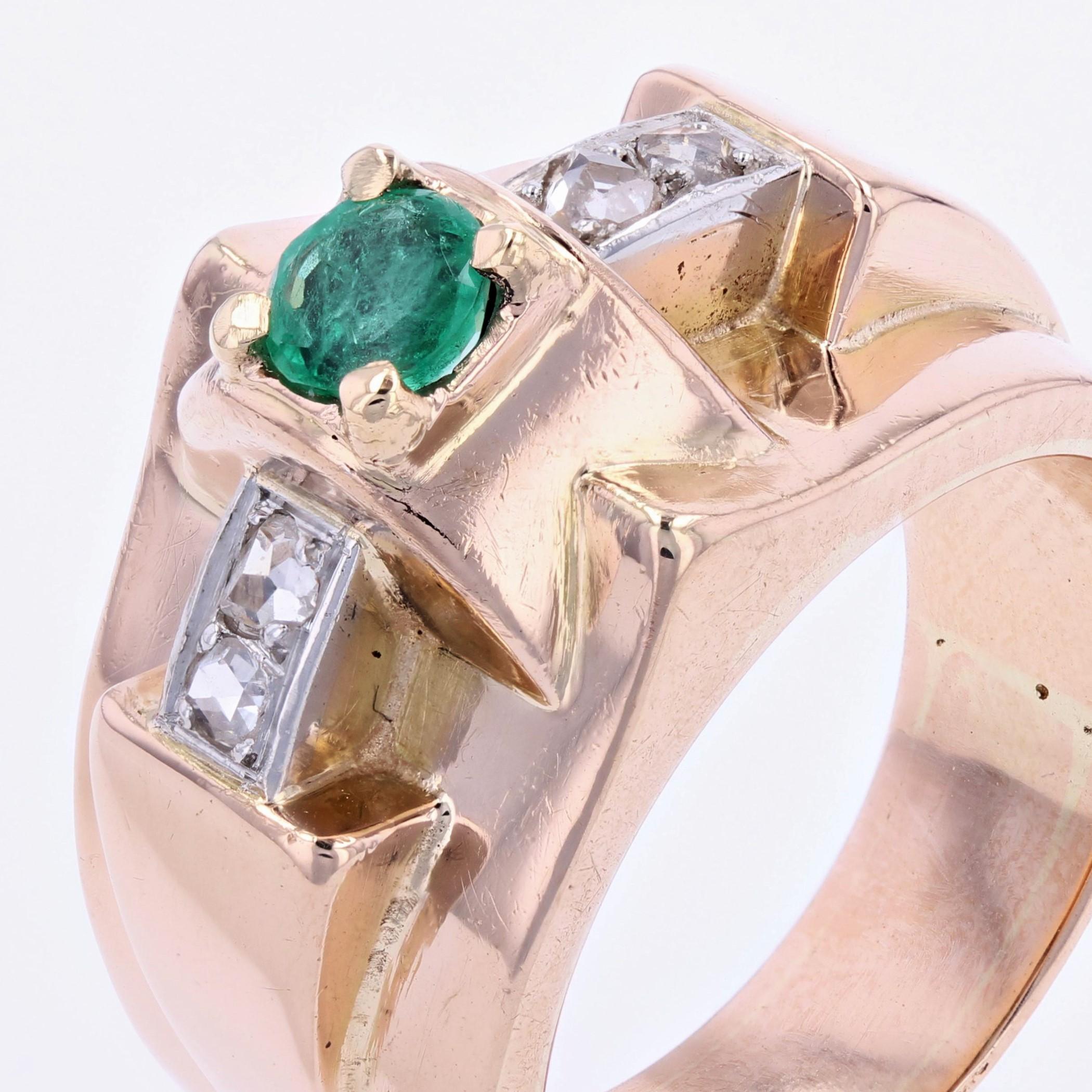 French 1940s Emerald Diamond 18 Karat Rose Gold Tank Ring For Sale 1
