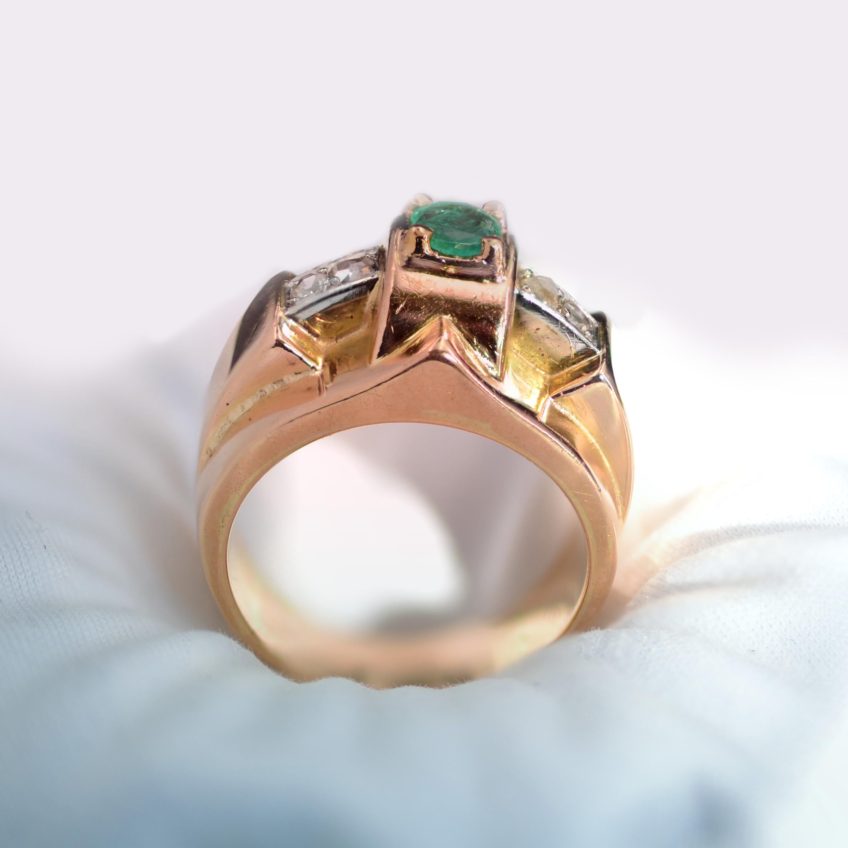 French 1940s Emerald Diamond 18 Karat Rose Gold Tank Ring For Sale 2