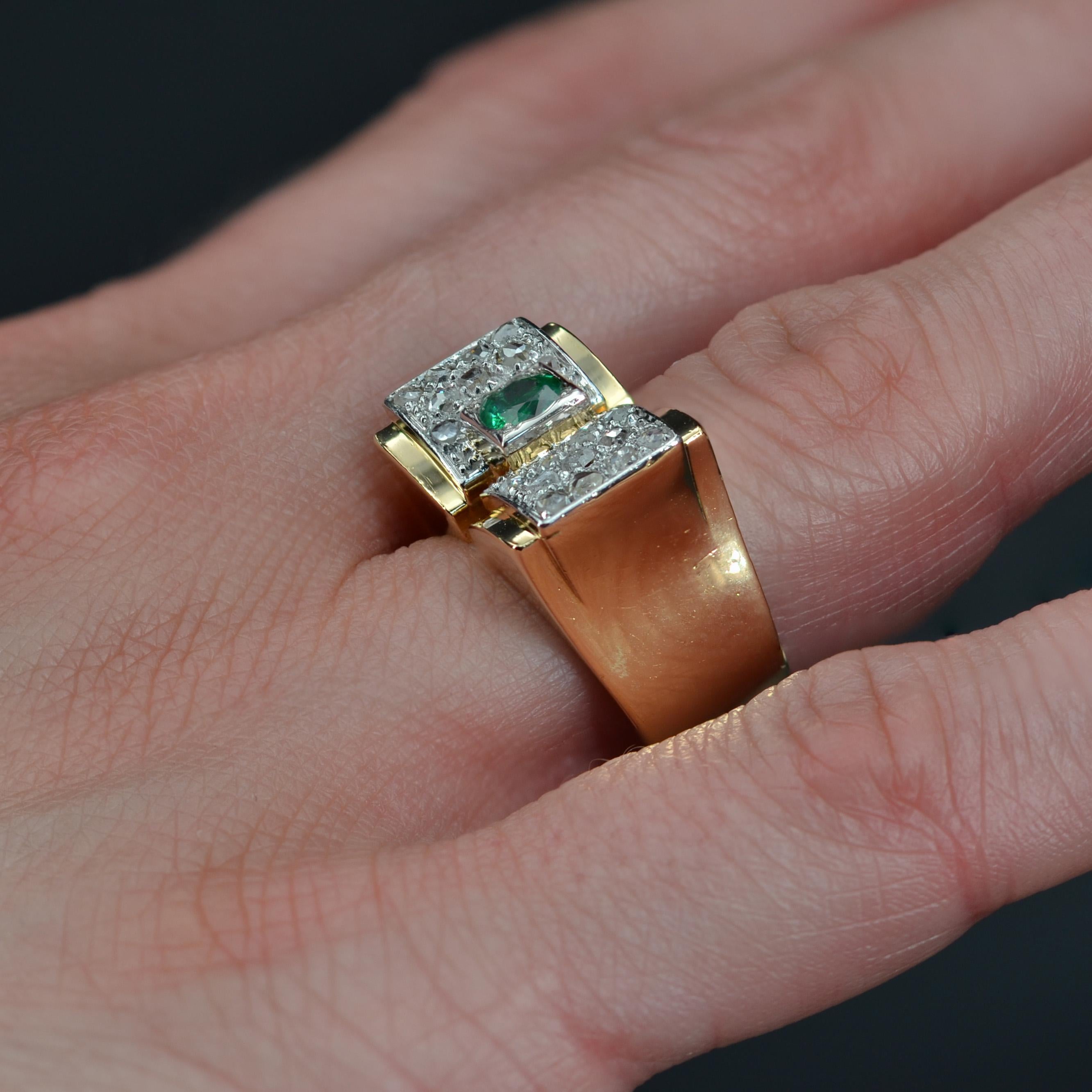 French 1940s Emerald Diamonds 18 Karat Yellow Gold Tank Ring For Sale 3