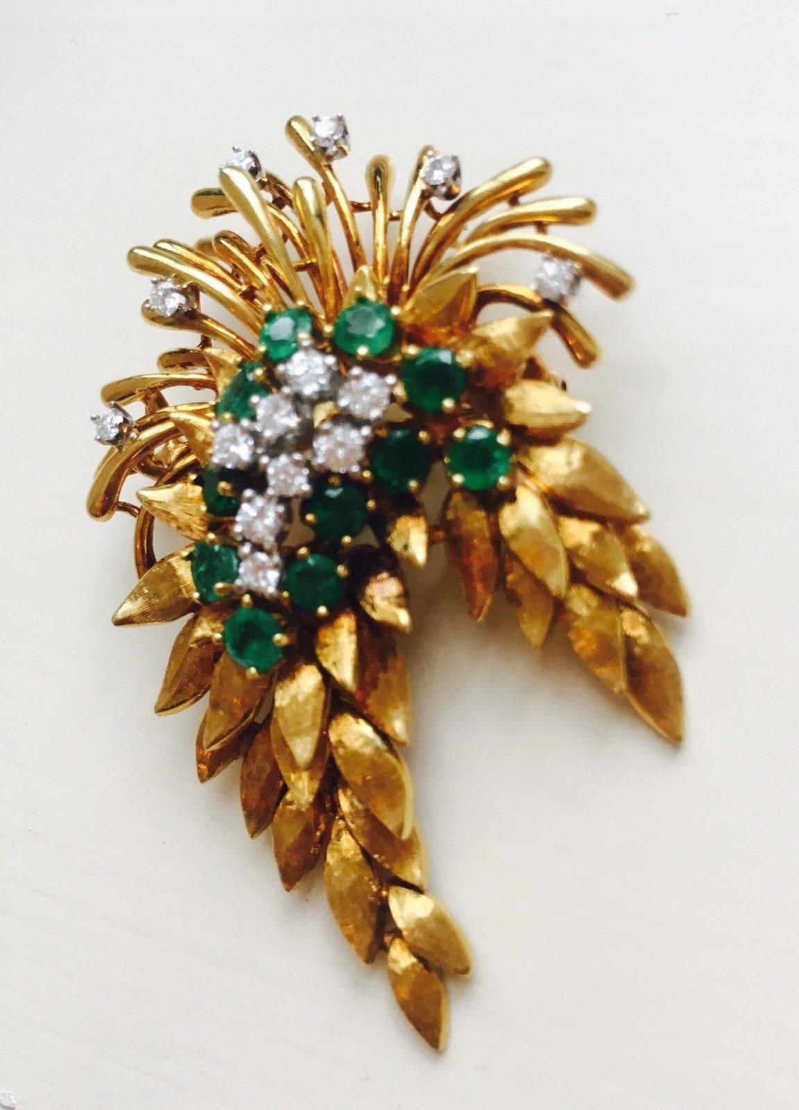 French Art Deco 1940s 18 Karat Gold 4.84 Carat Emerald Diamond Necklace Pendant For Sale 3